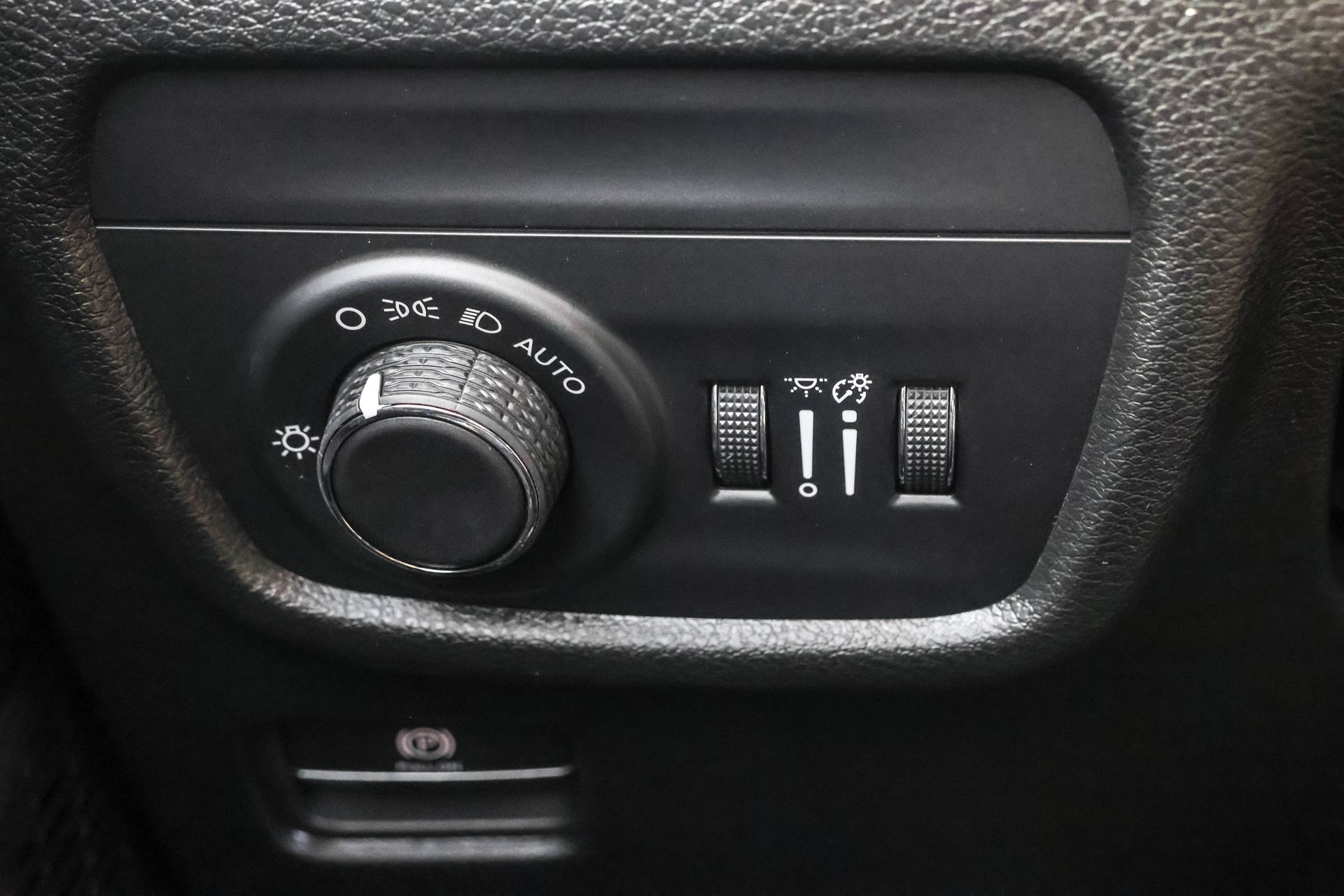 2025 JEEP GRAND CHEROKEE - Image 28