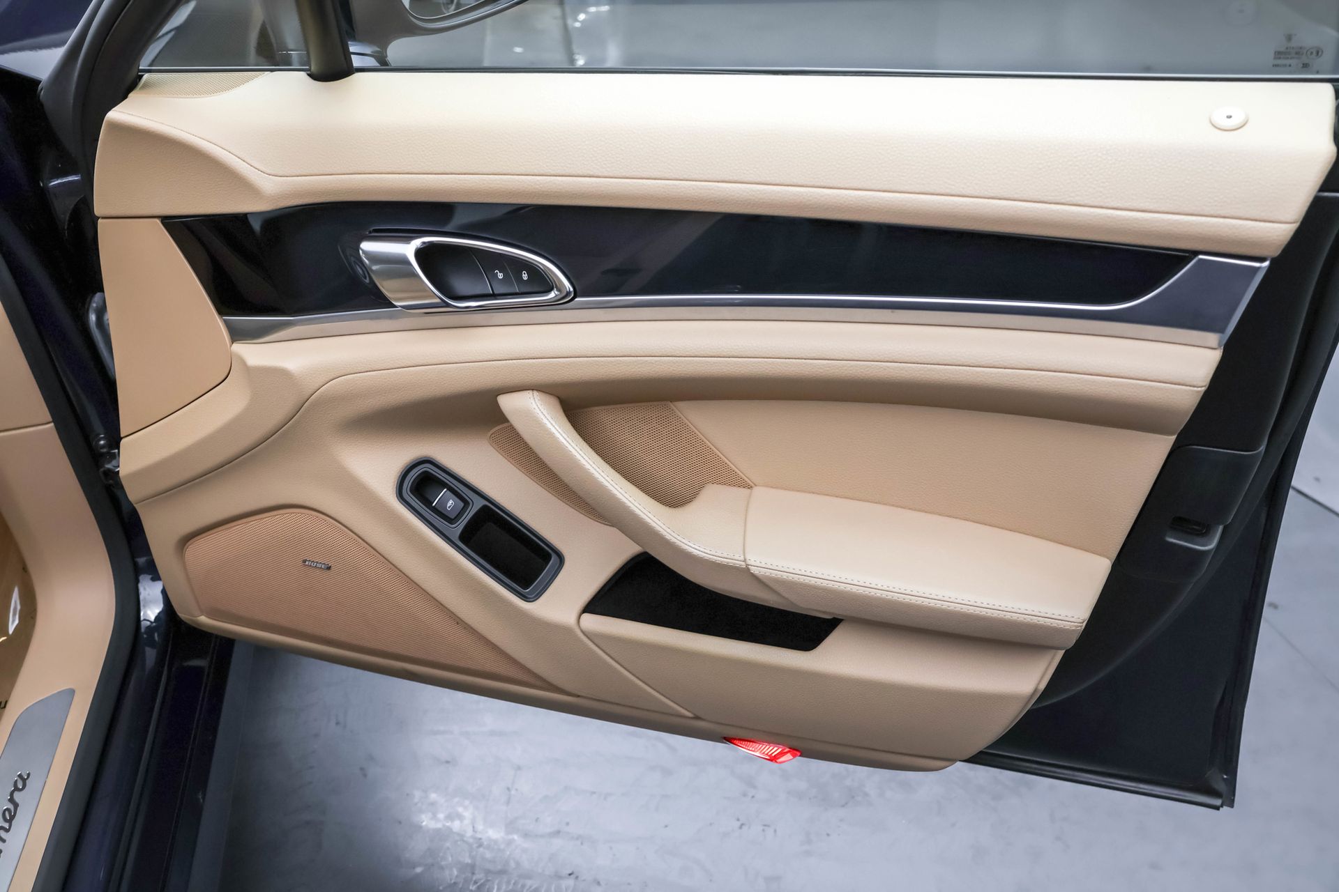 2015 PORSCHE PANAMERA - Image 37