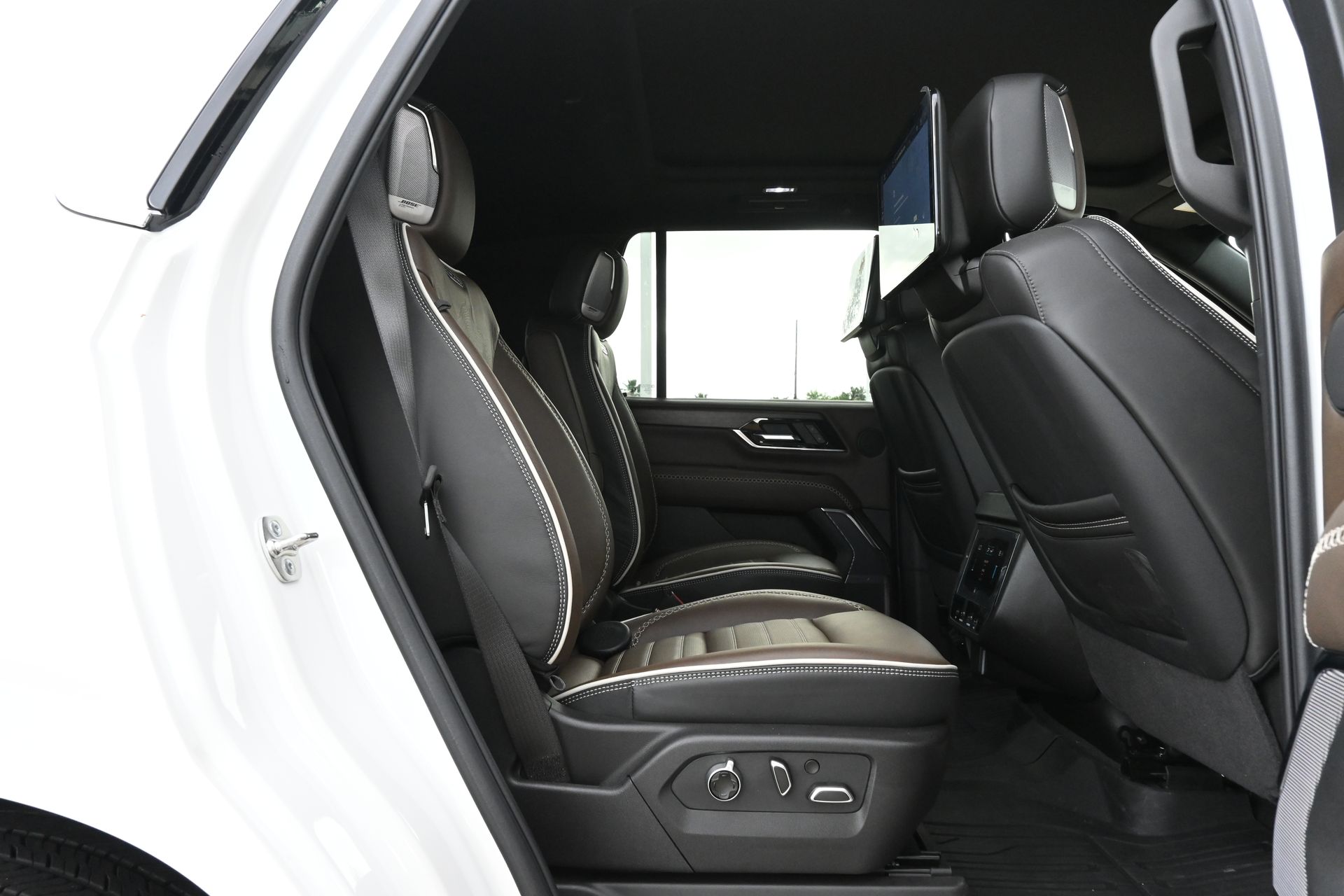 2025 GMC Yukon Denali Ultimate White at Community Honda