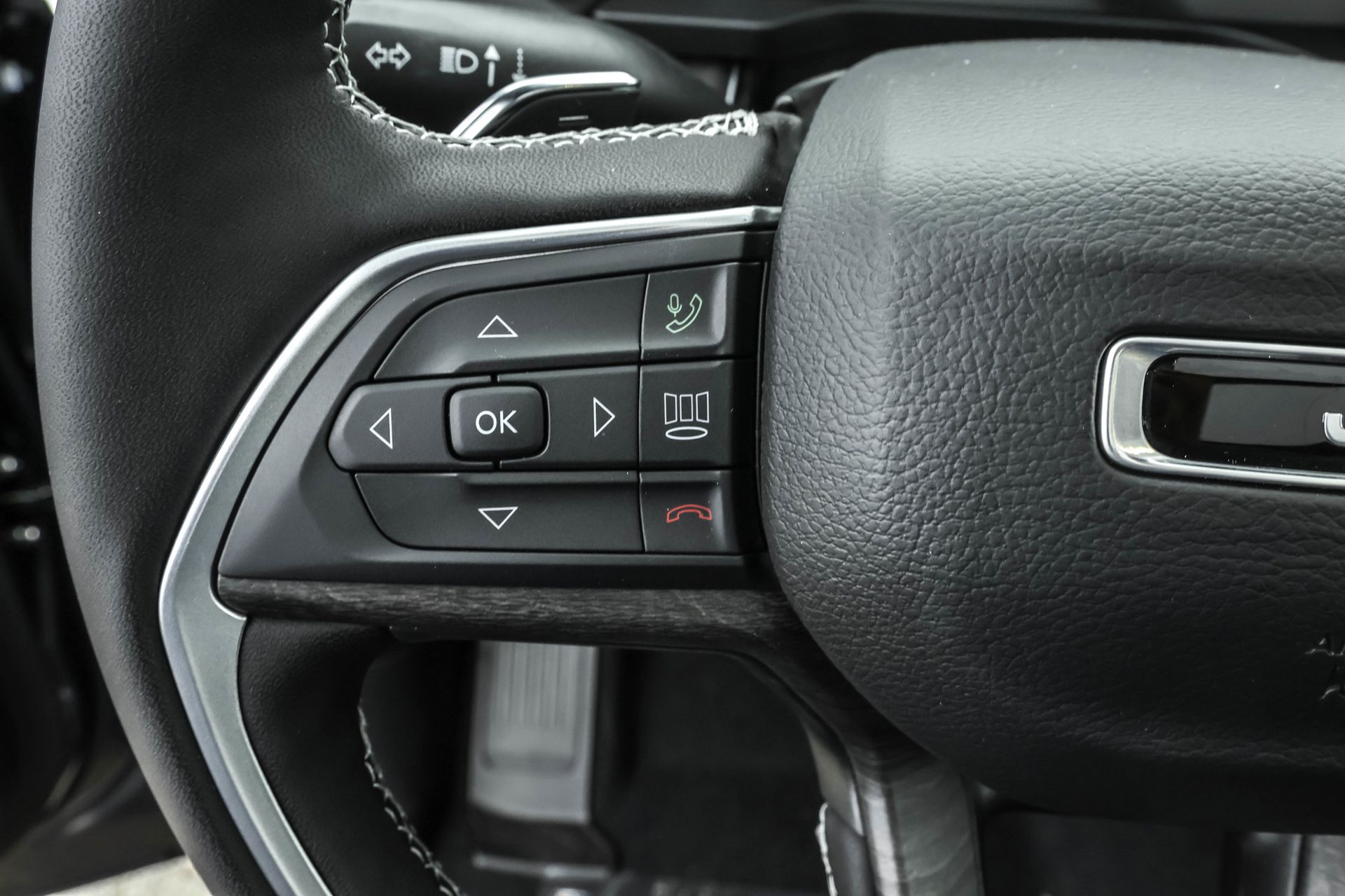 2025 JEEP GRAND CHEROKEE - Image 27