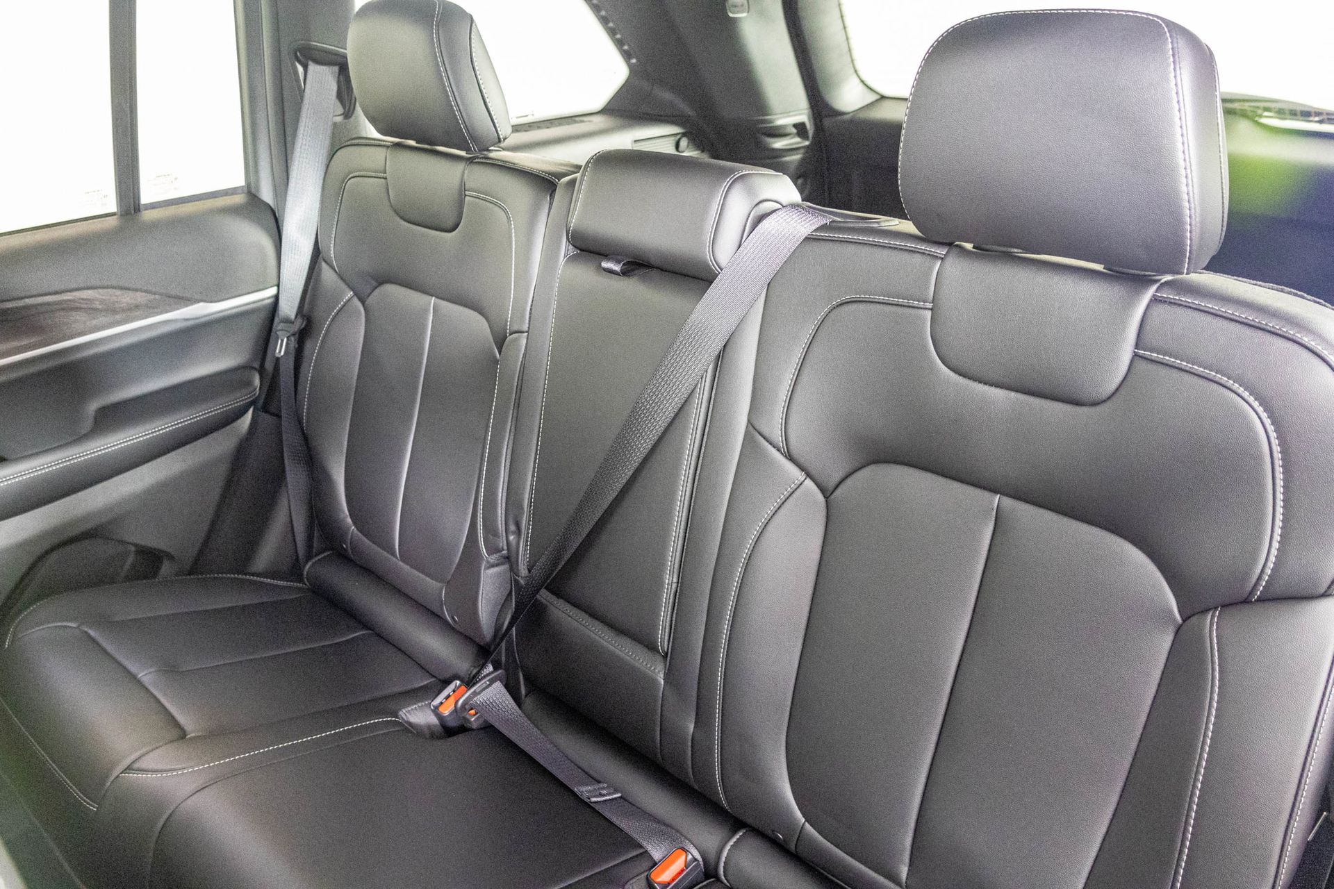 2025 JEEP GRAND CHEROKEE - Image 33