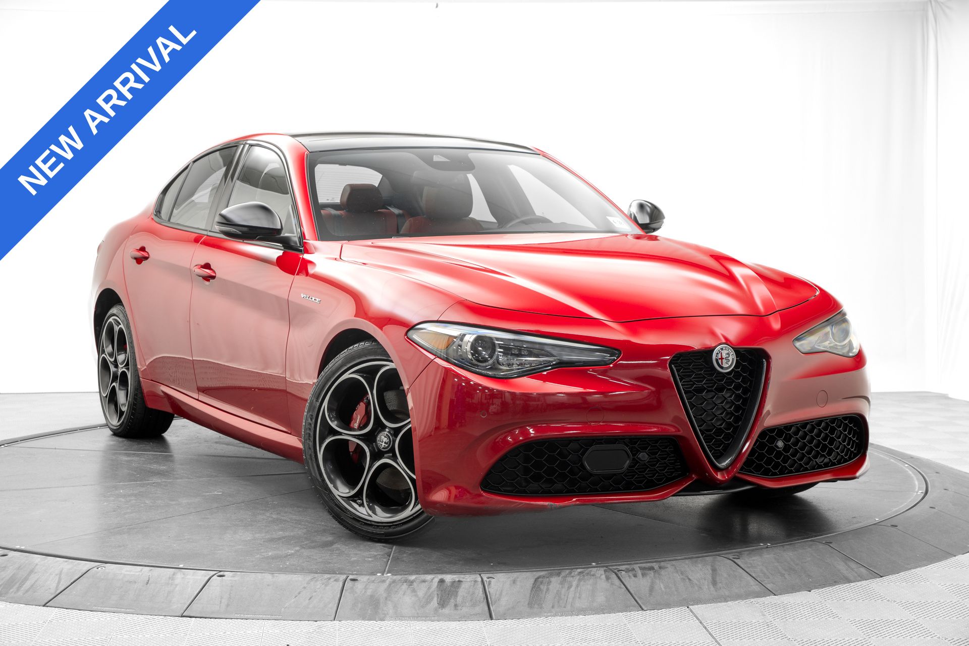 Alfa Rosso 2023 Alfa Romeo Giulia Sedan All-Wheel Drive 8-Speed Automatic