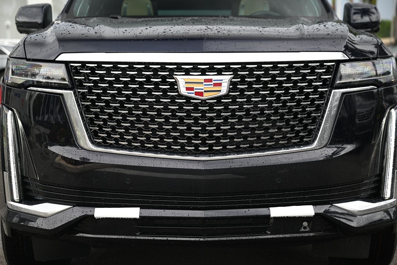 2024 Cadillac Escalade ESV Premium 9