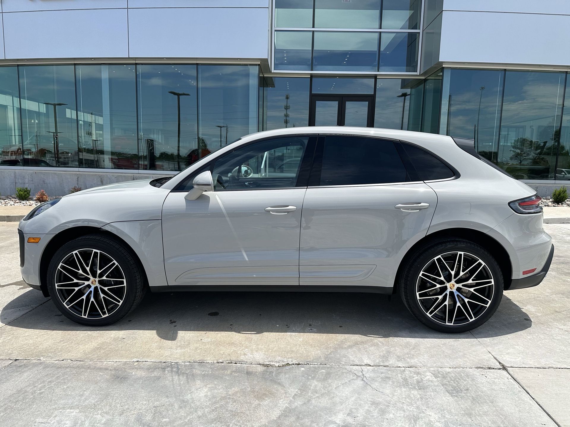 View vehicle photo 2