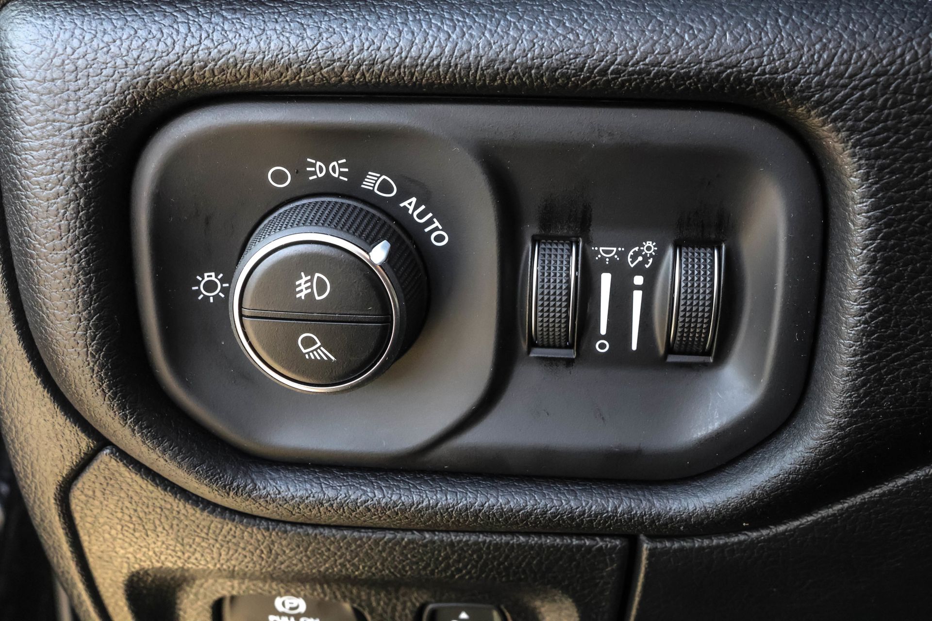 2026 RAM 1500 - Image 25