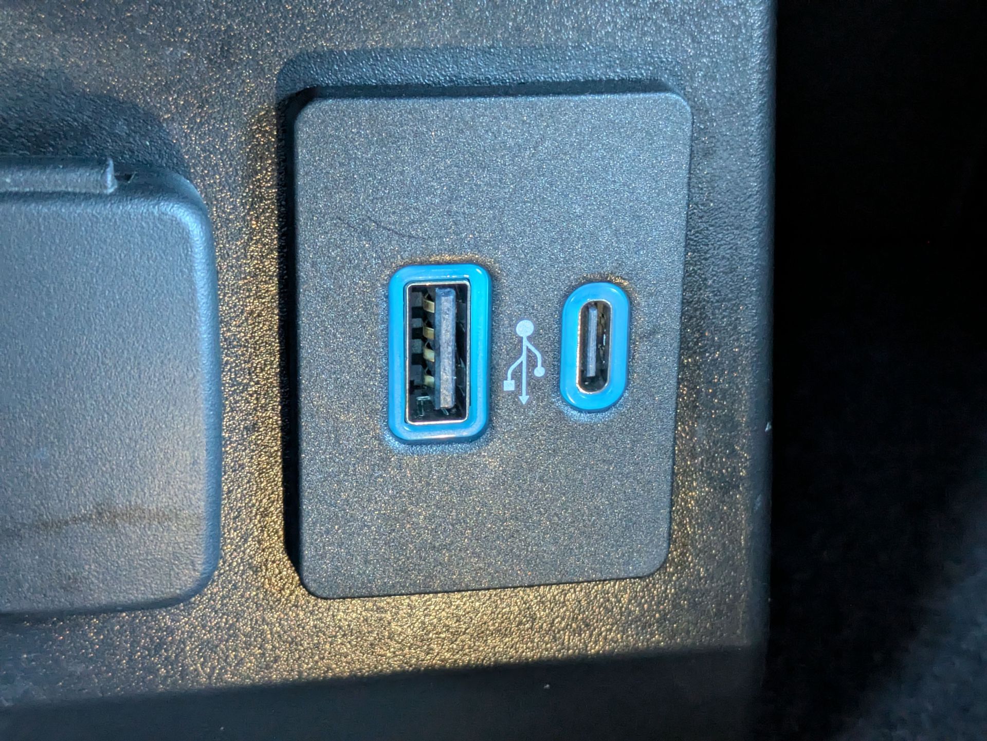 2023 Ford Explorer XLT White at Jones Ford