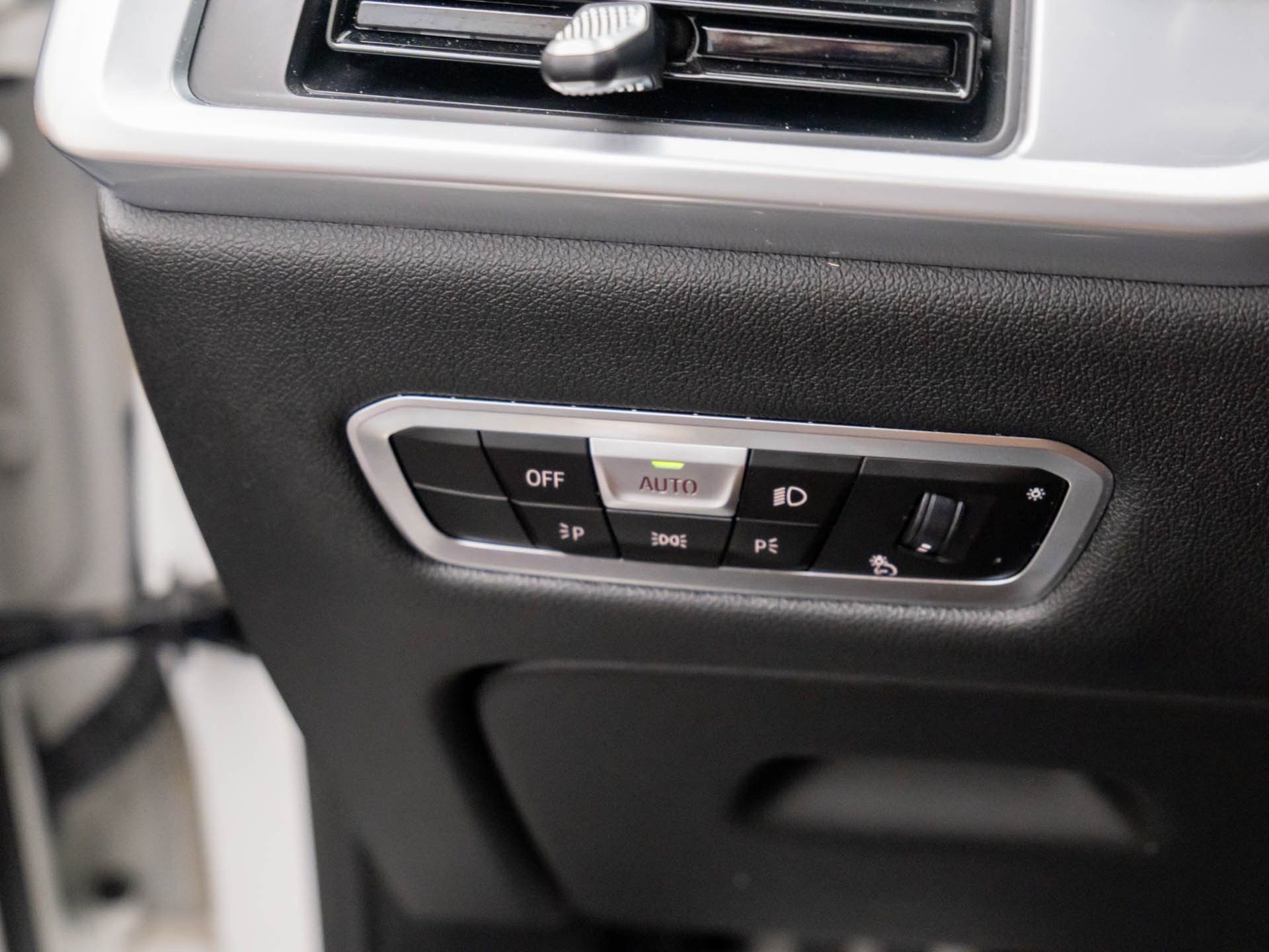 2023 BMW X7 xDrive40i photo