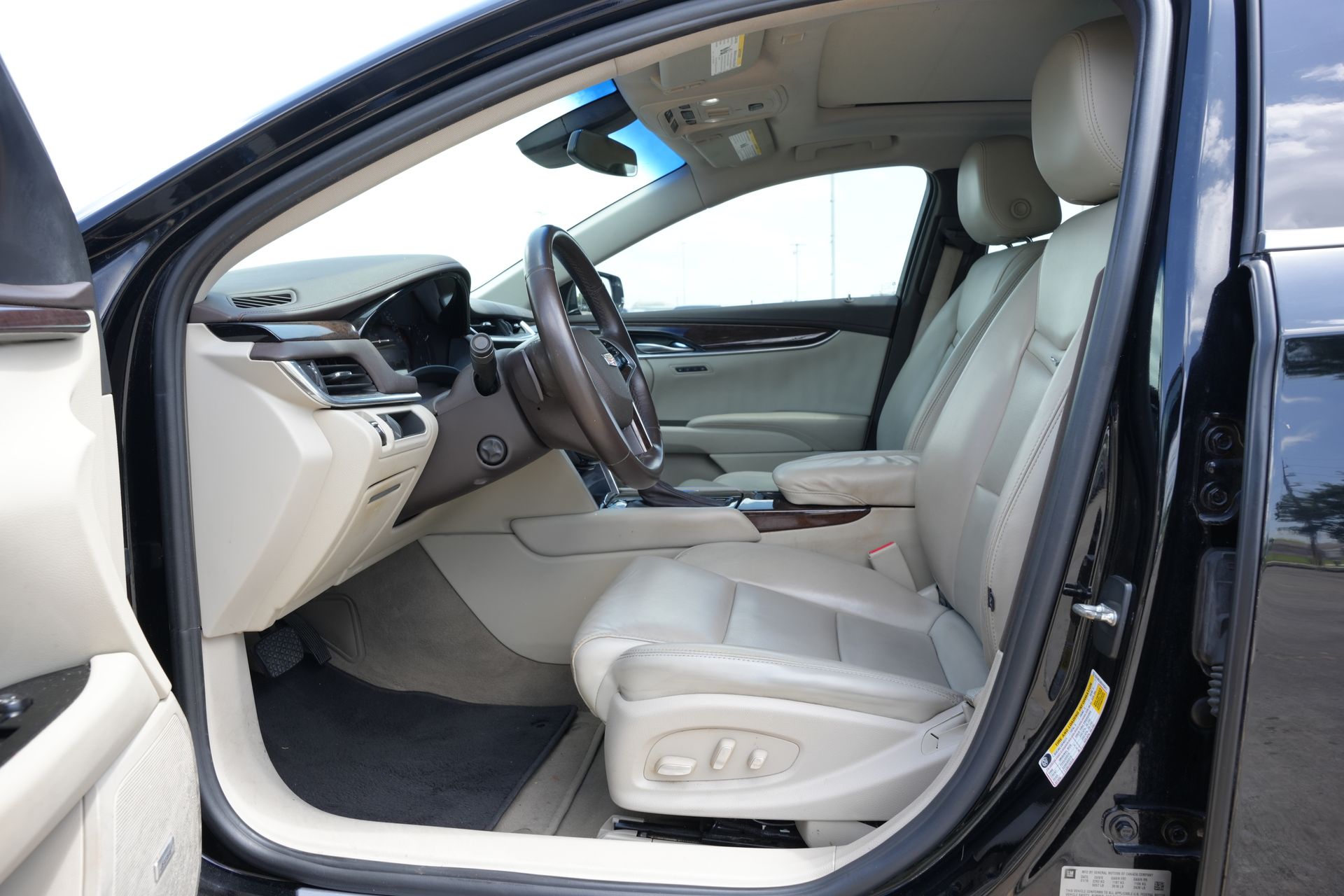2016 Cadillac XTS Luxury Black at Tom Peacock Cadillac
