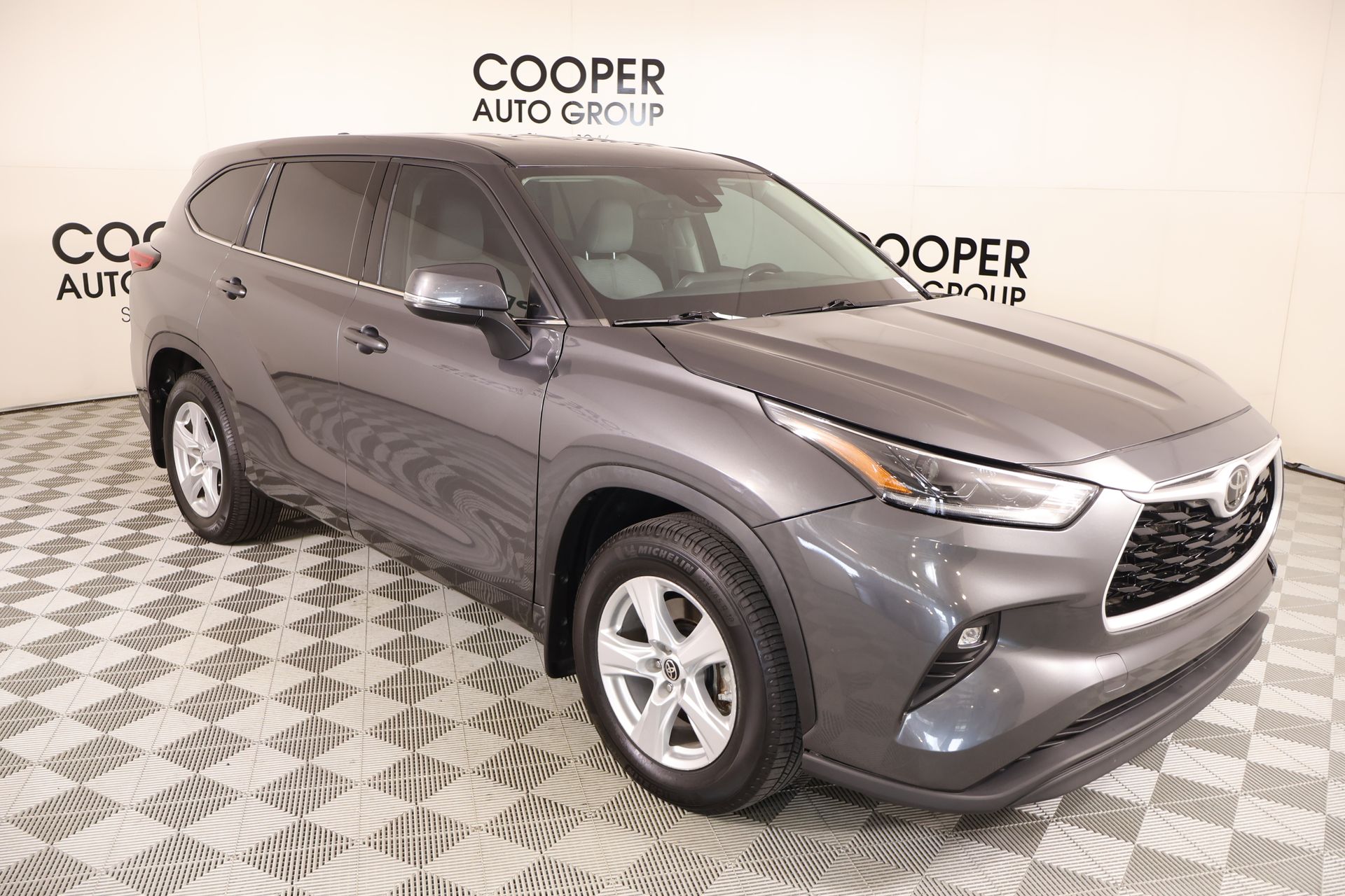 Magnetic Gray Metallic 2021 Toyota Highlander SUV / Crossover All-Wheel Drive 8-Speed Automatic