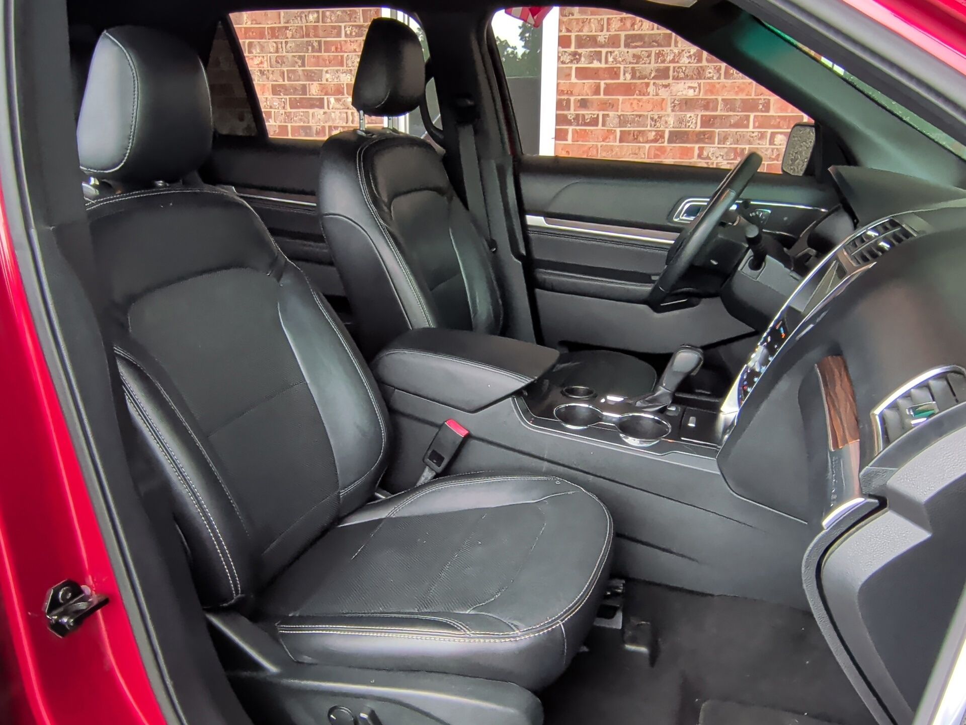 2019 Ford Explorer Limited Red at Autostrade