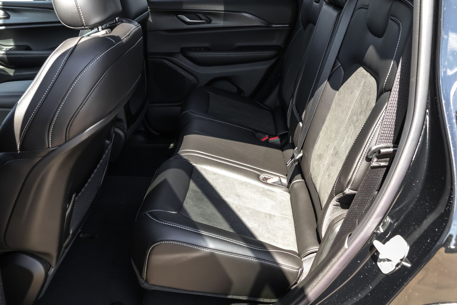 2025 JEEP GRAND CHEROKEE - Image 15