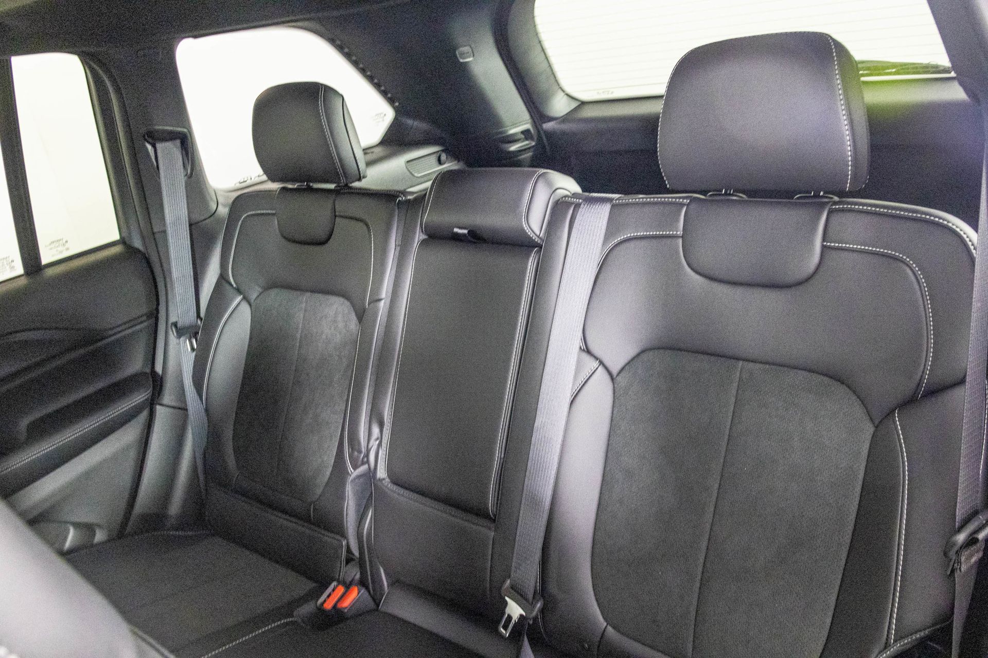 2025 JEEP GRAND CHEROKEE - Image 31