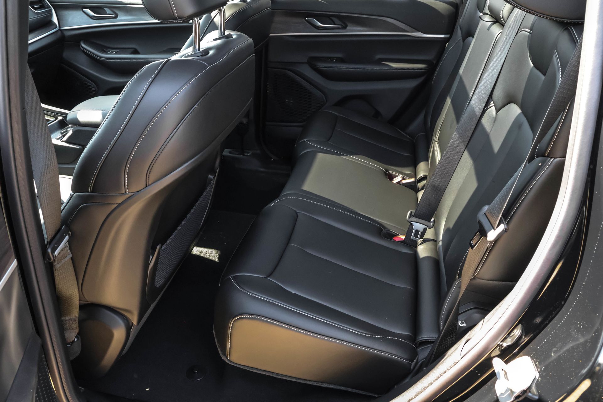 2025 JEEP GRAND CHEROKEE - Image 15