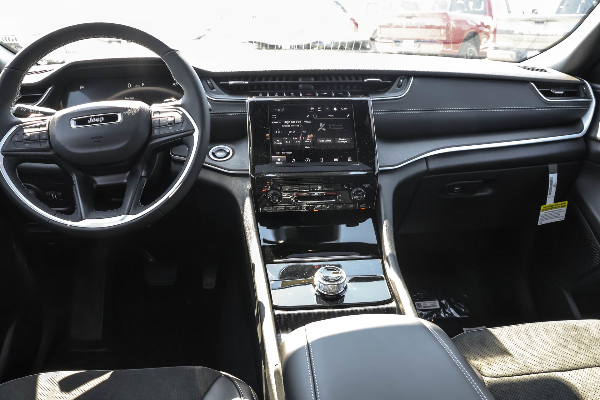 2025 JEEP GRAND CHEROKEE - Image 16