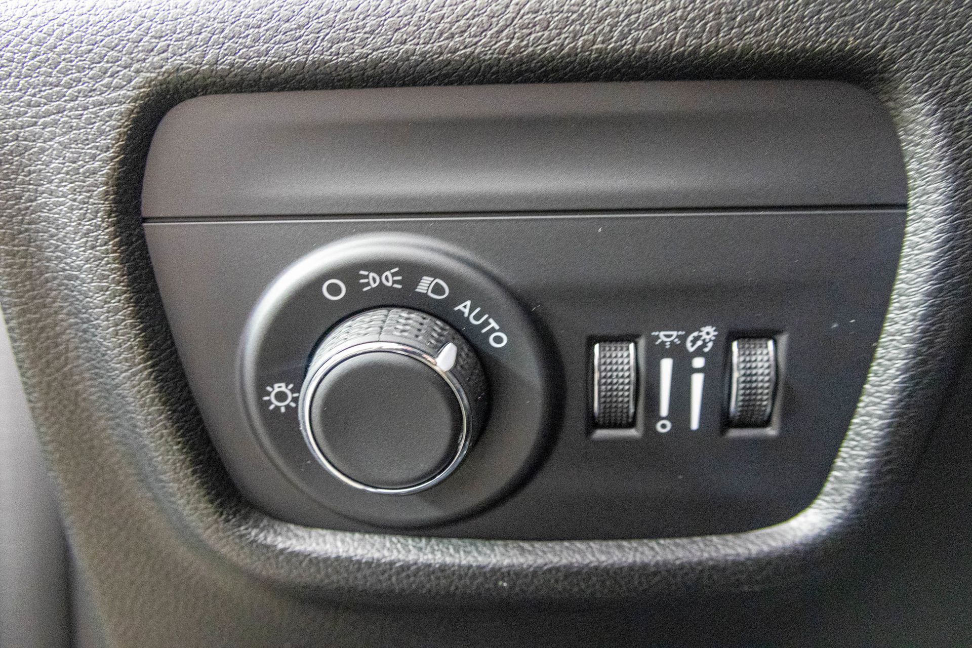 2025 JEEP GRAND CHEROKEE L - Image 18