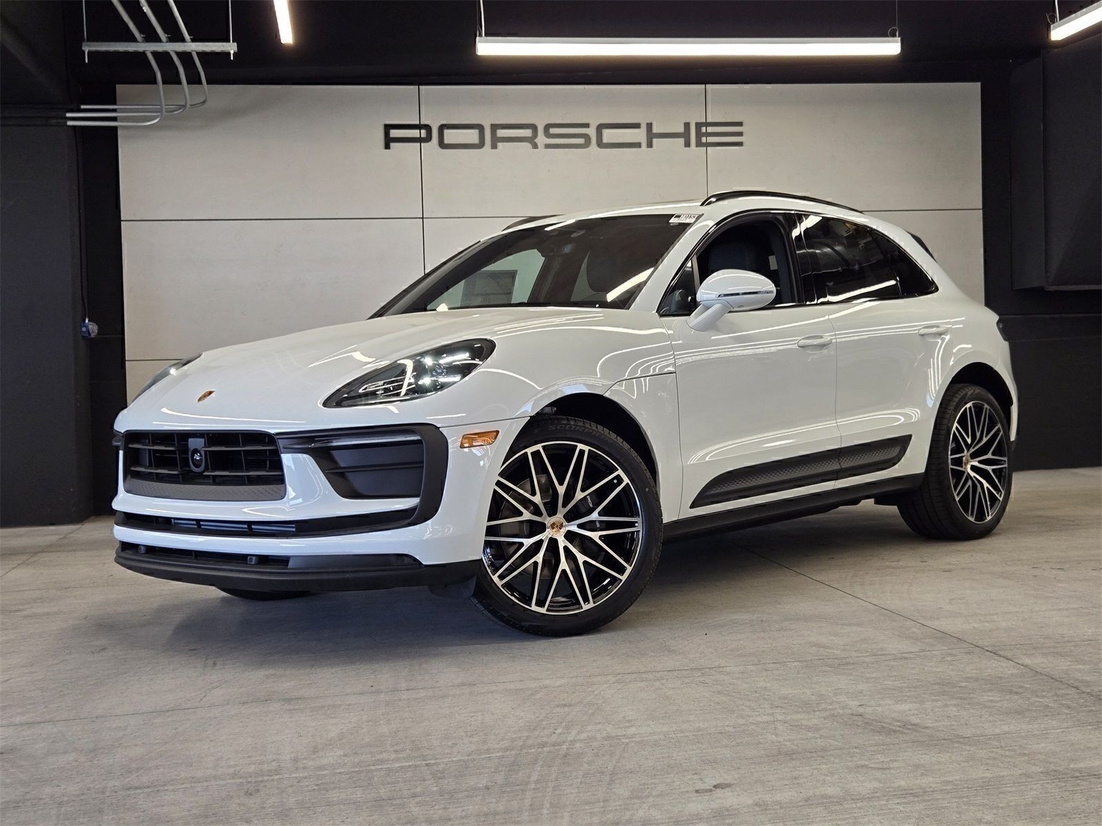 2025 Porsche Macan AWD