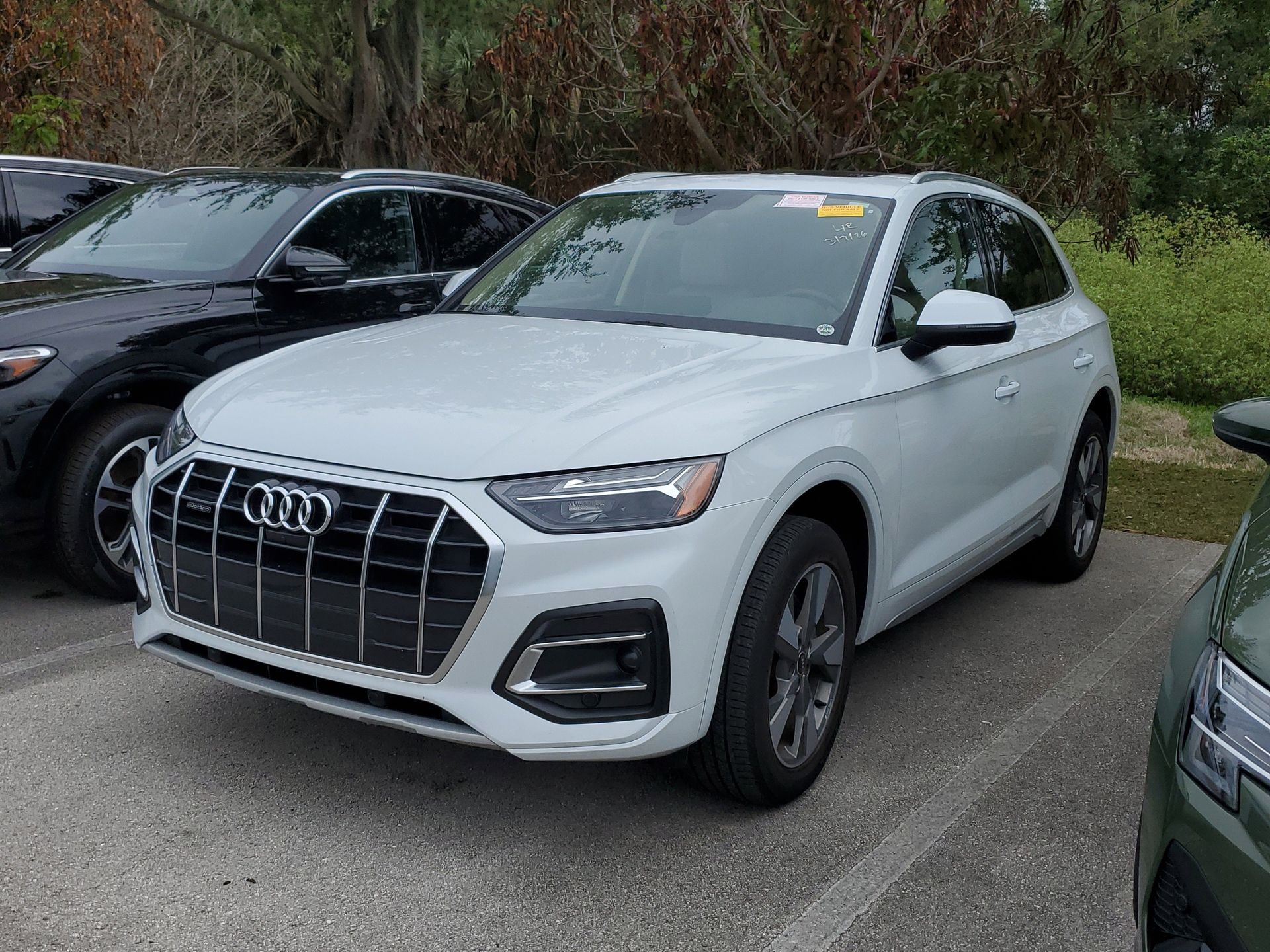 View vehicle photo 3