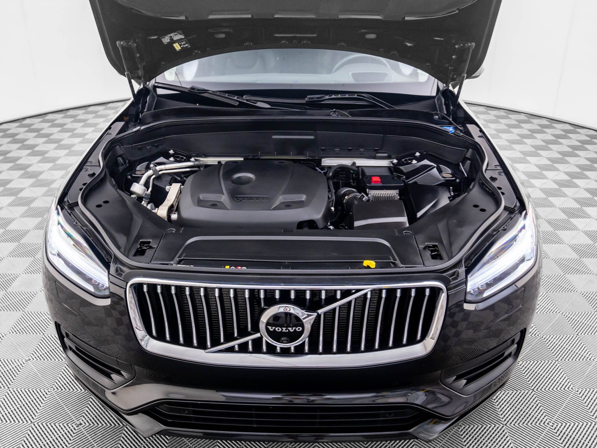 2022 Volvo XC90 T5 Momentum photo