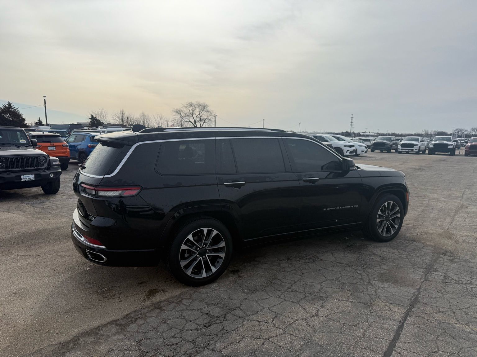 2023 JEEP GRAND CHEROKEE L - Image 6