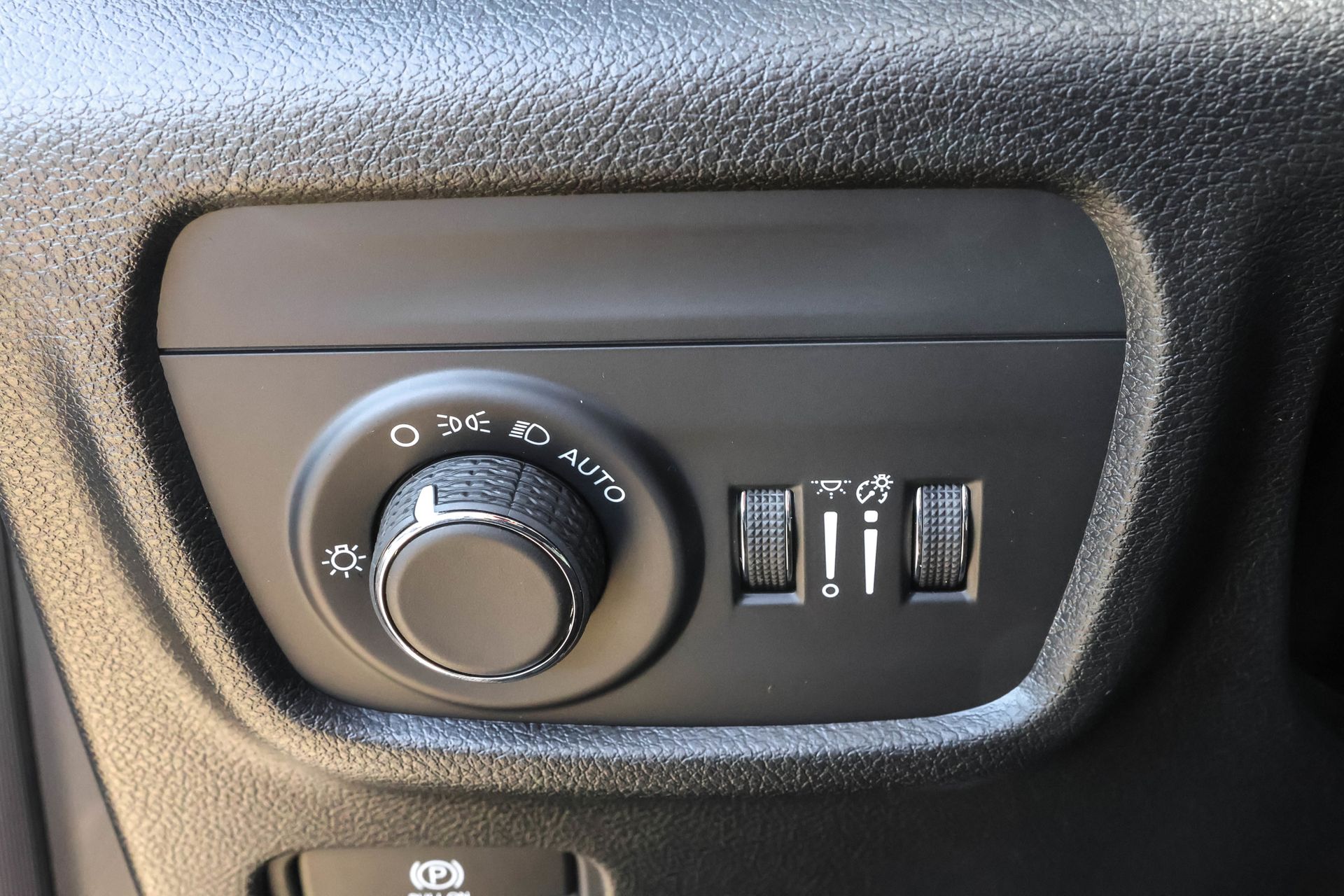 2025 JEEP GRAND CHEROKEE L - Image 29