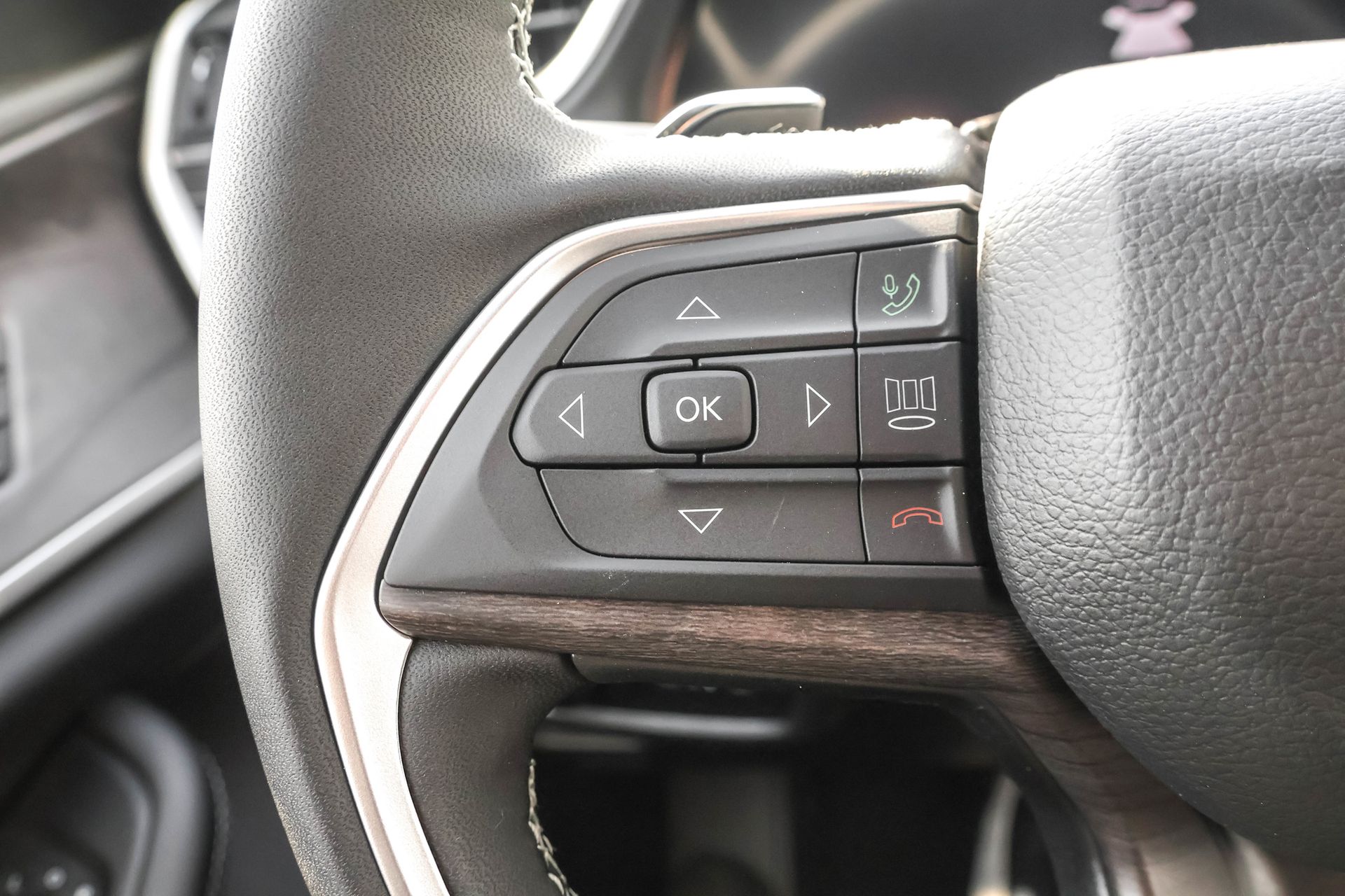 2025 JEEP GRAND CHEROKEE - Image 25