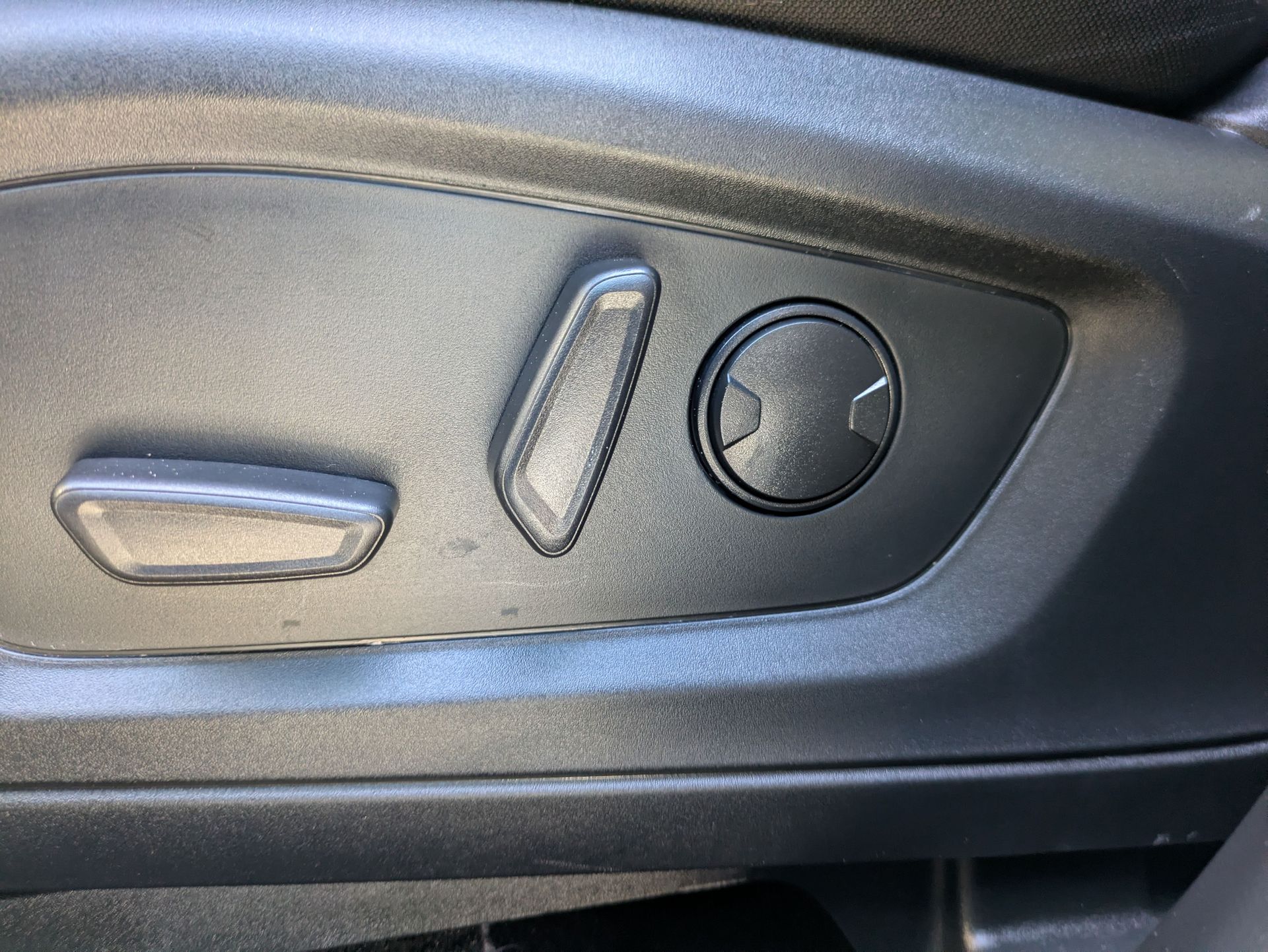 2023 Ford Explorer XLT White at Jones Ford