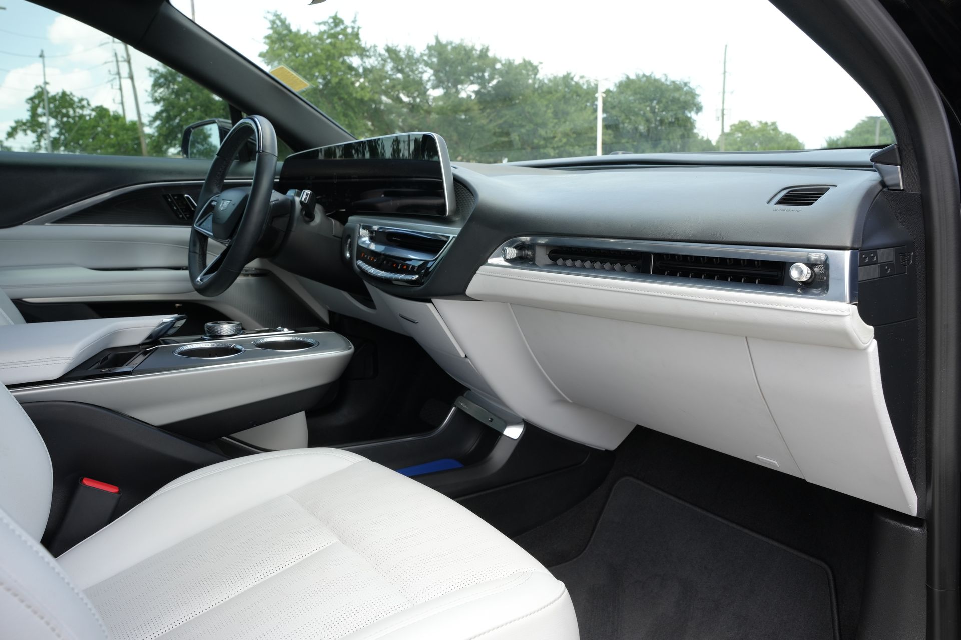 2024 Cadillac LYRIQ Luxury Black at Ultimate Motorsports