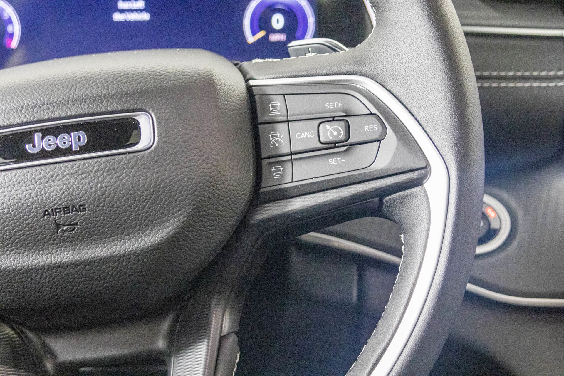 2025 JEEP GRAND CHEROKEE L - Image 32