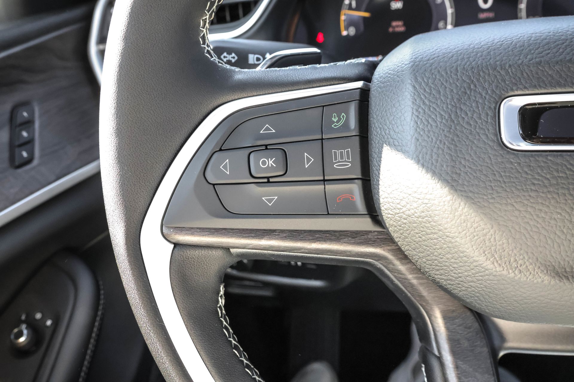 2025 JEEP GRAND CHEROKEE - Image 25