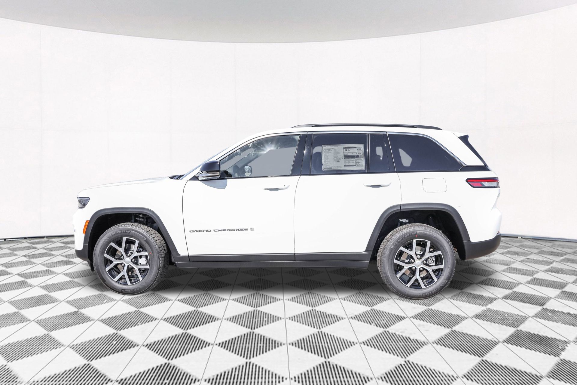 2025 JEEP GRAND CHEROKEE - Image 11