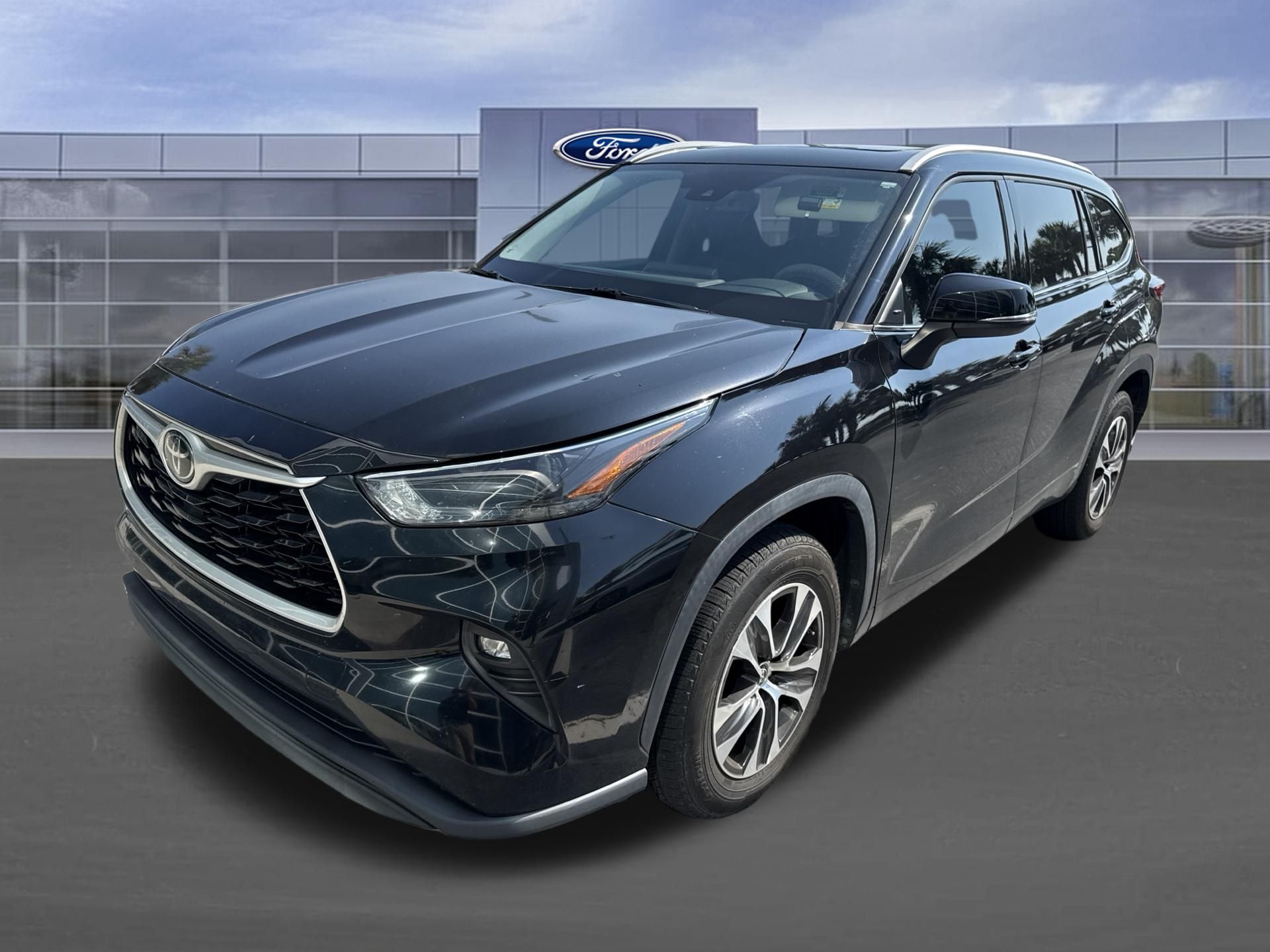 2022 Toyota Highlander XLE Black at Coastal Chevrolet Cadillac
