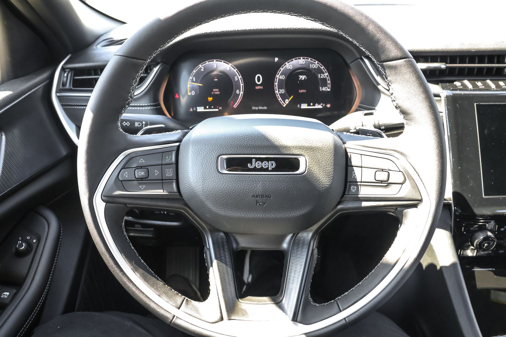 2025 JEEP GRAND CHEROKEE - Image 27