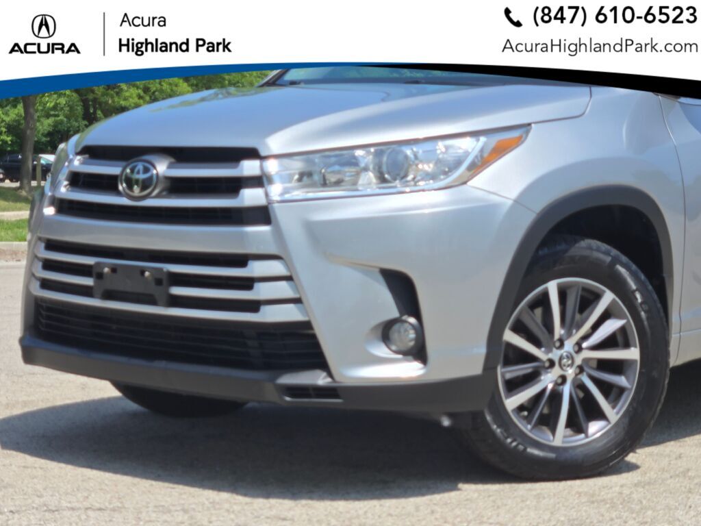 Used 2017 Toyota Highlander XLE with VIN 5TDJZRFH7HS440608 for sale in Highland Park, IL