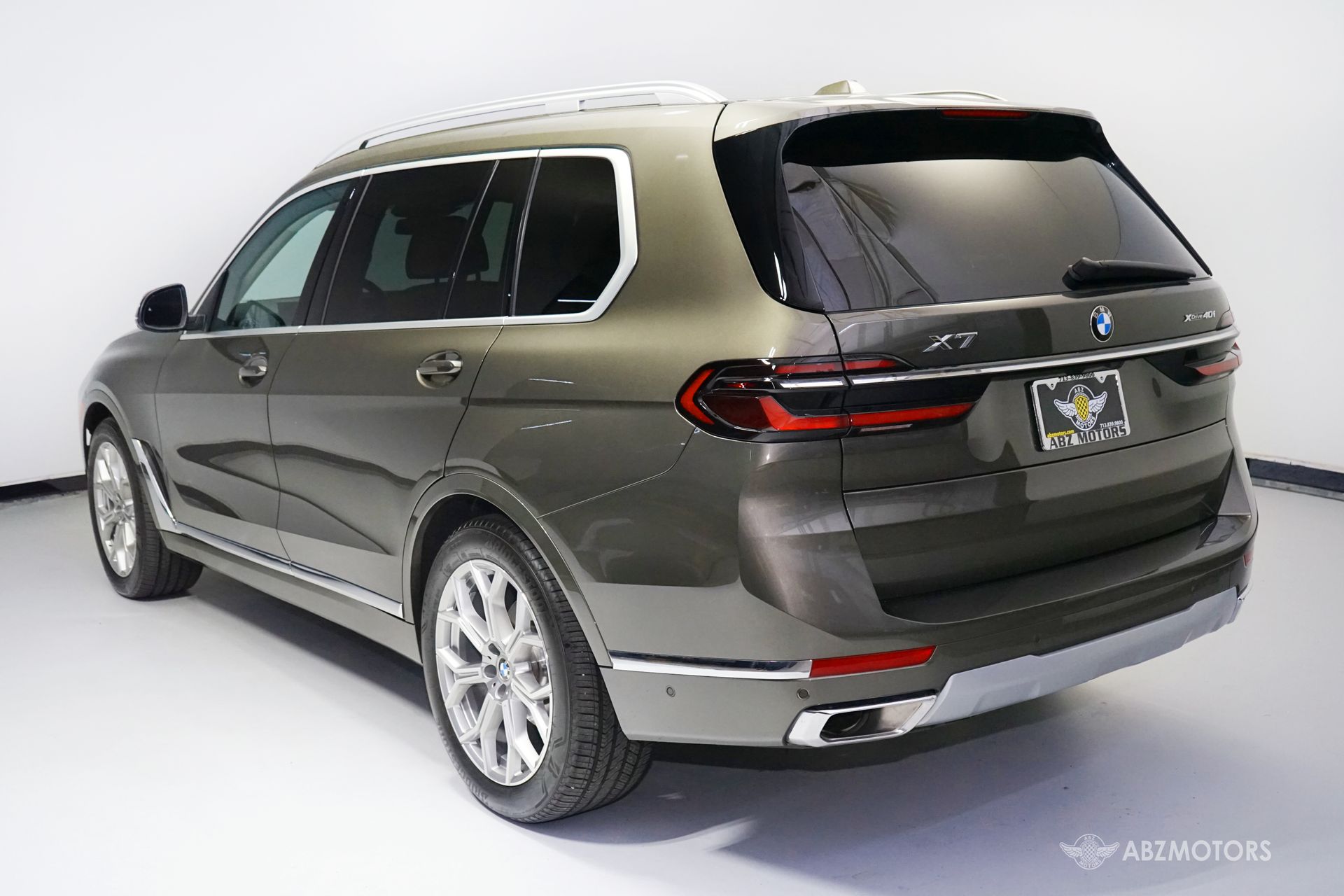 View vehicle photo 6