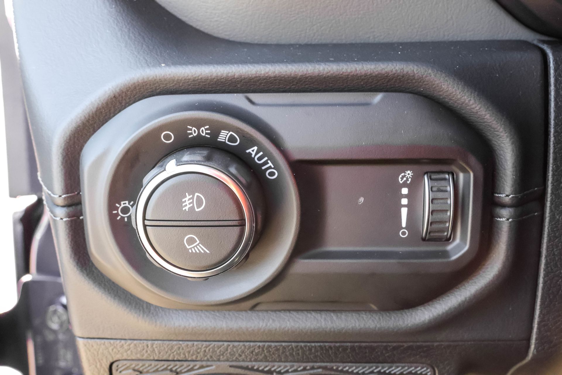 2026 JEEP GLADIATOR - Image 30