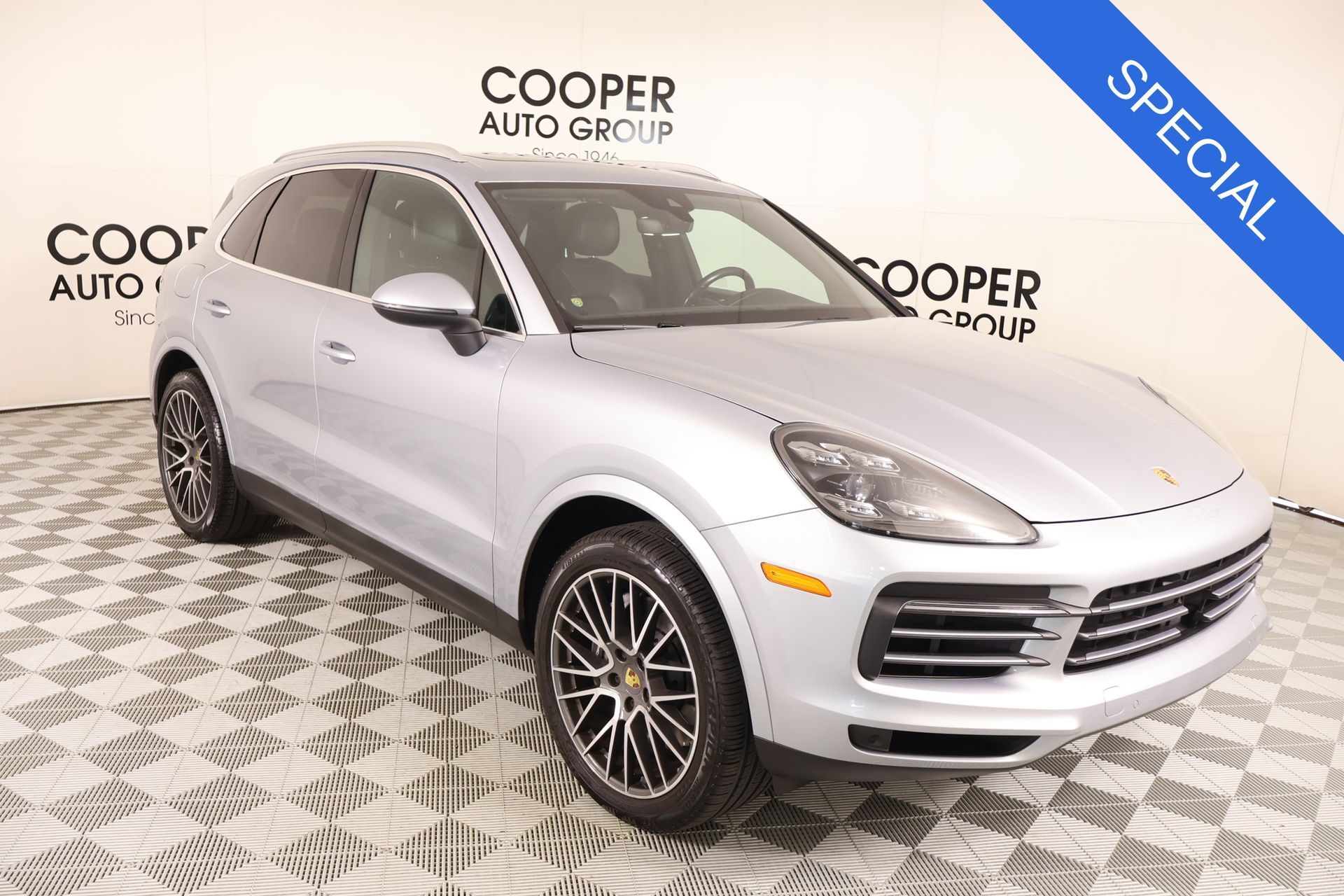 Dolomite Silver Metallic 2021 Porsche Cayenne SUV / Crossover All-Wheel Drive 8-Speed Automatic