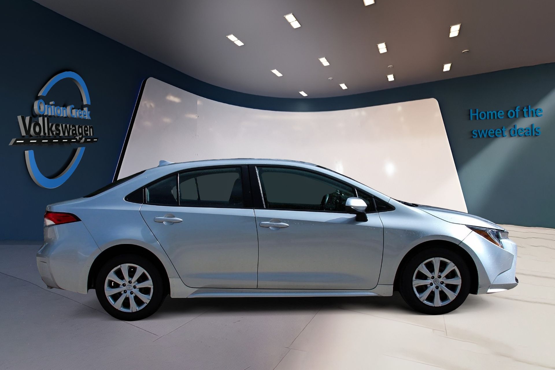 View vehicle photo 4