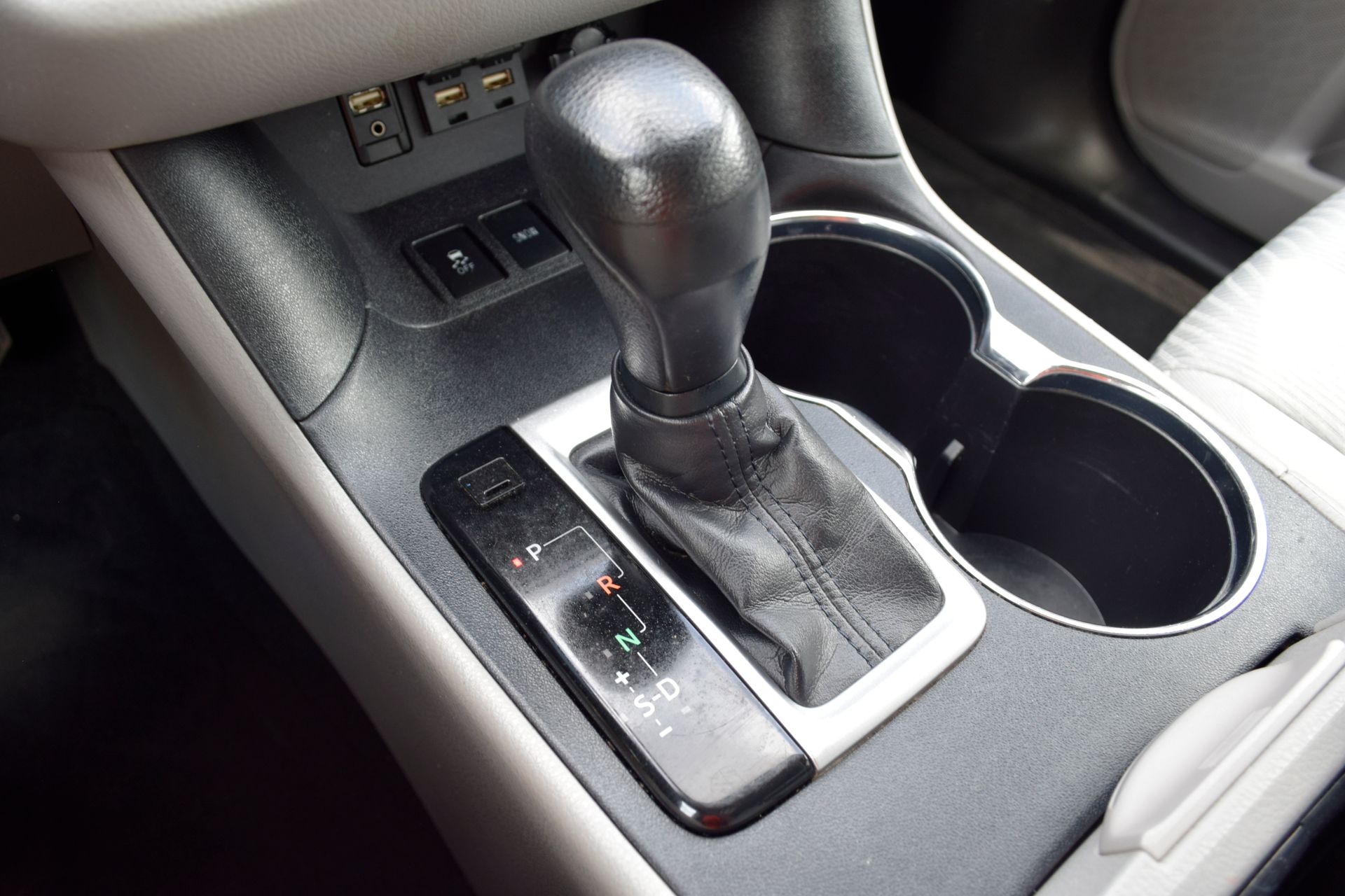 2019 Toyota Highlander LE White at Westside Lexus