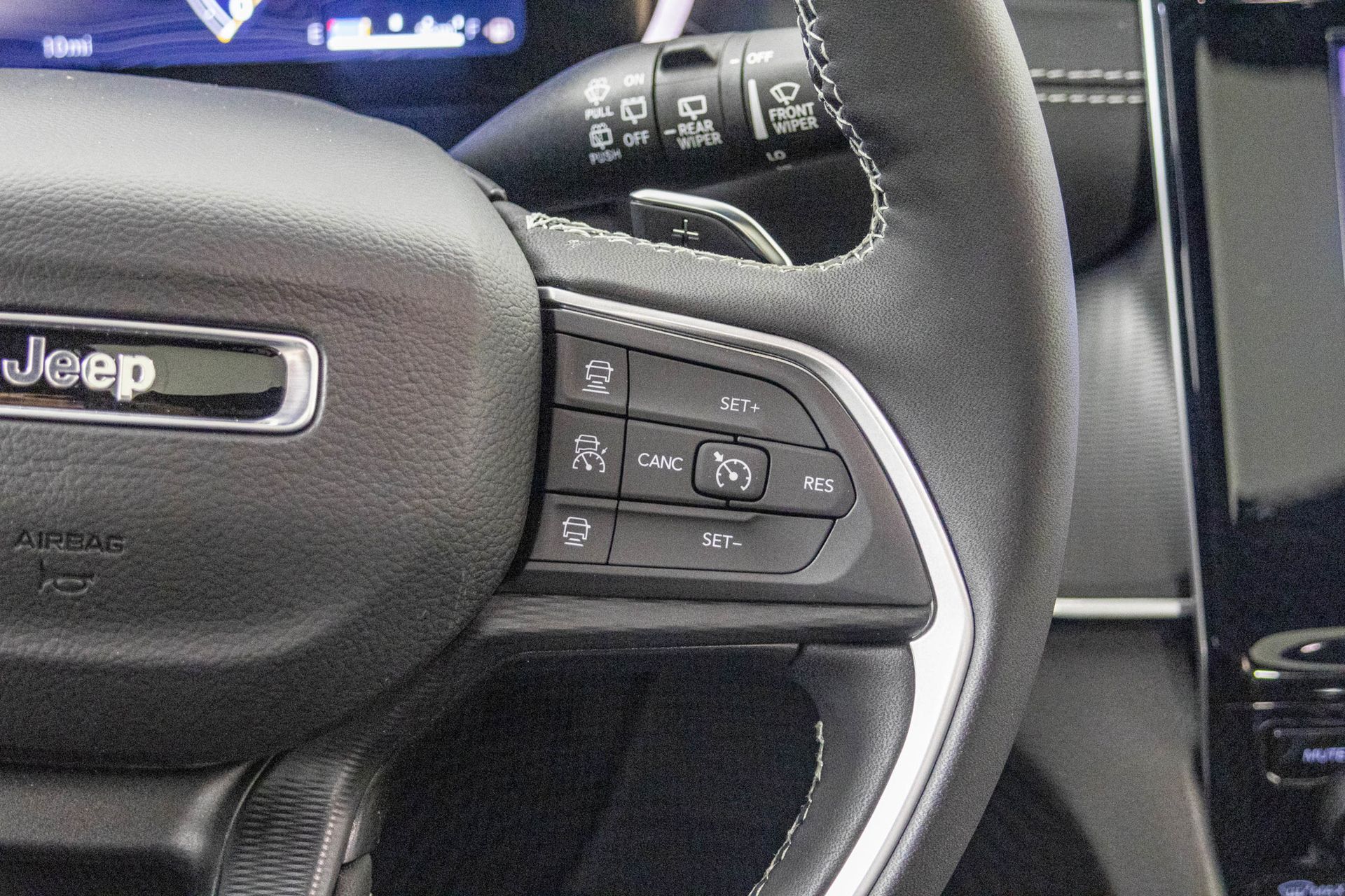 2025 JEEP GRAND CHEROKEE - Image 31