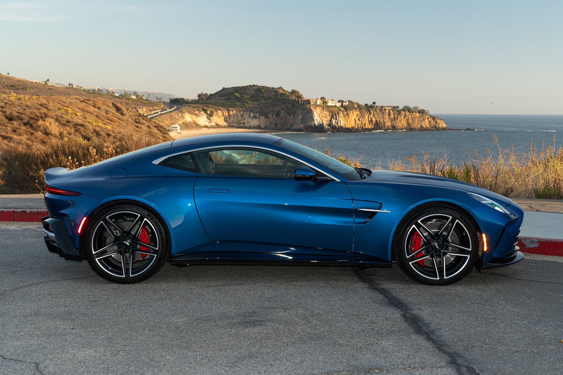Aston Martin 2025 Vantage 