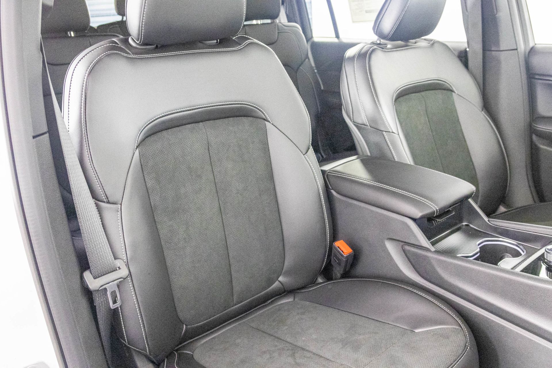 2025 JEEP GRAND CHEROKEE L - Image 38