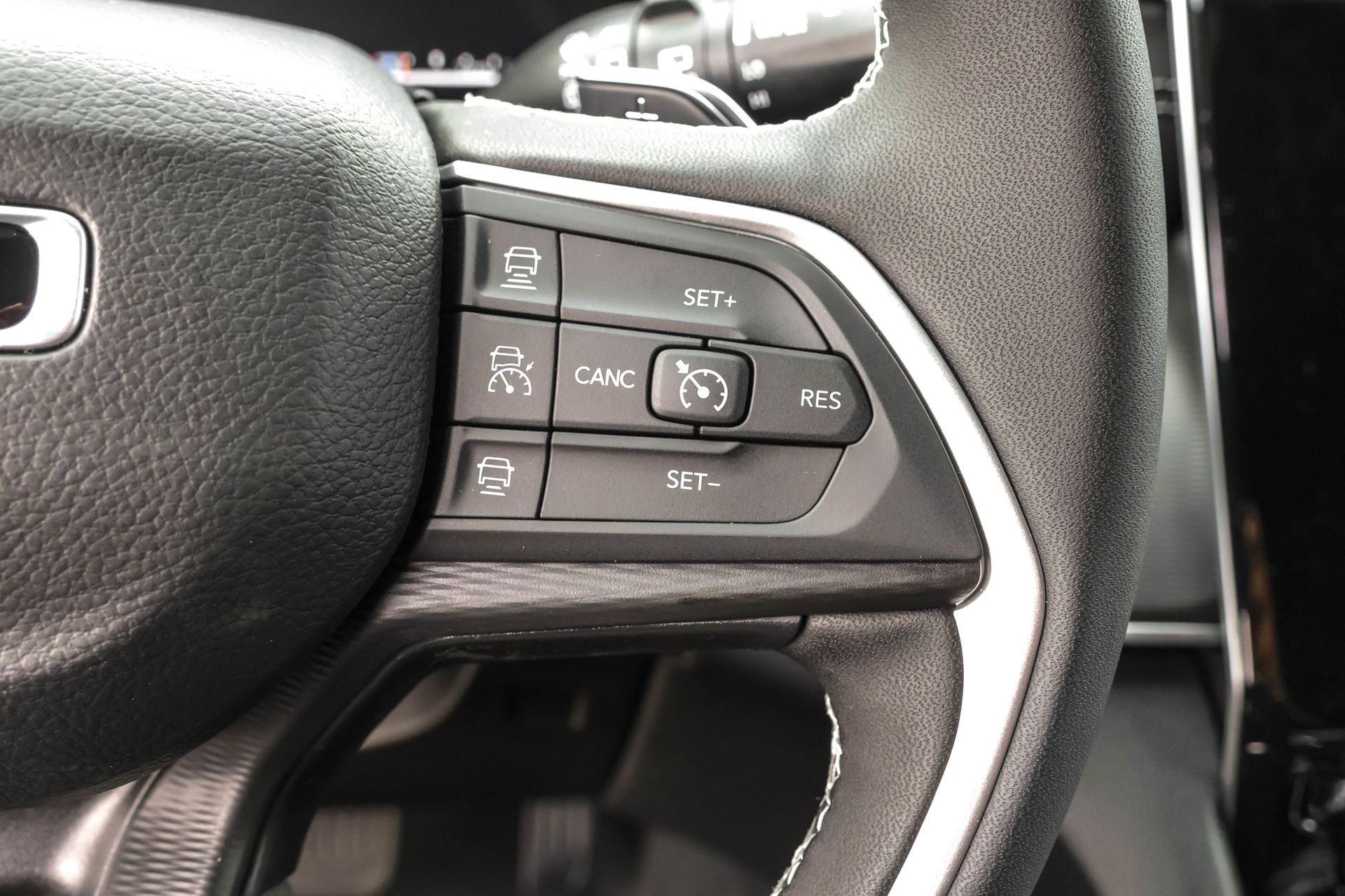 2025 JEEP GRAND CHEROKEE - Image 26