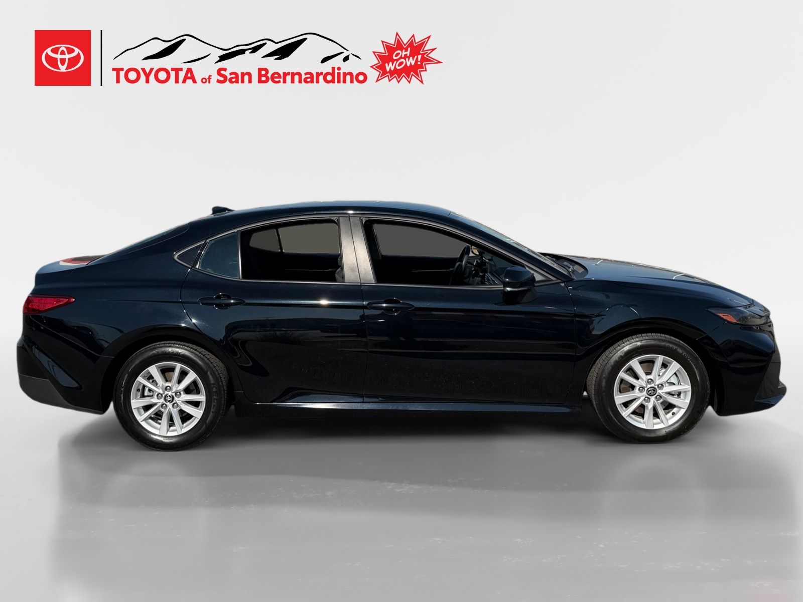 2025 Toyota Camry LE - Photo 6