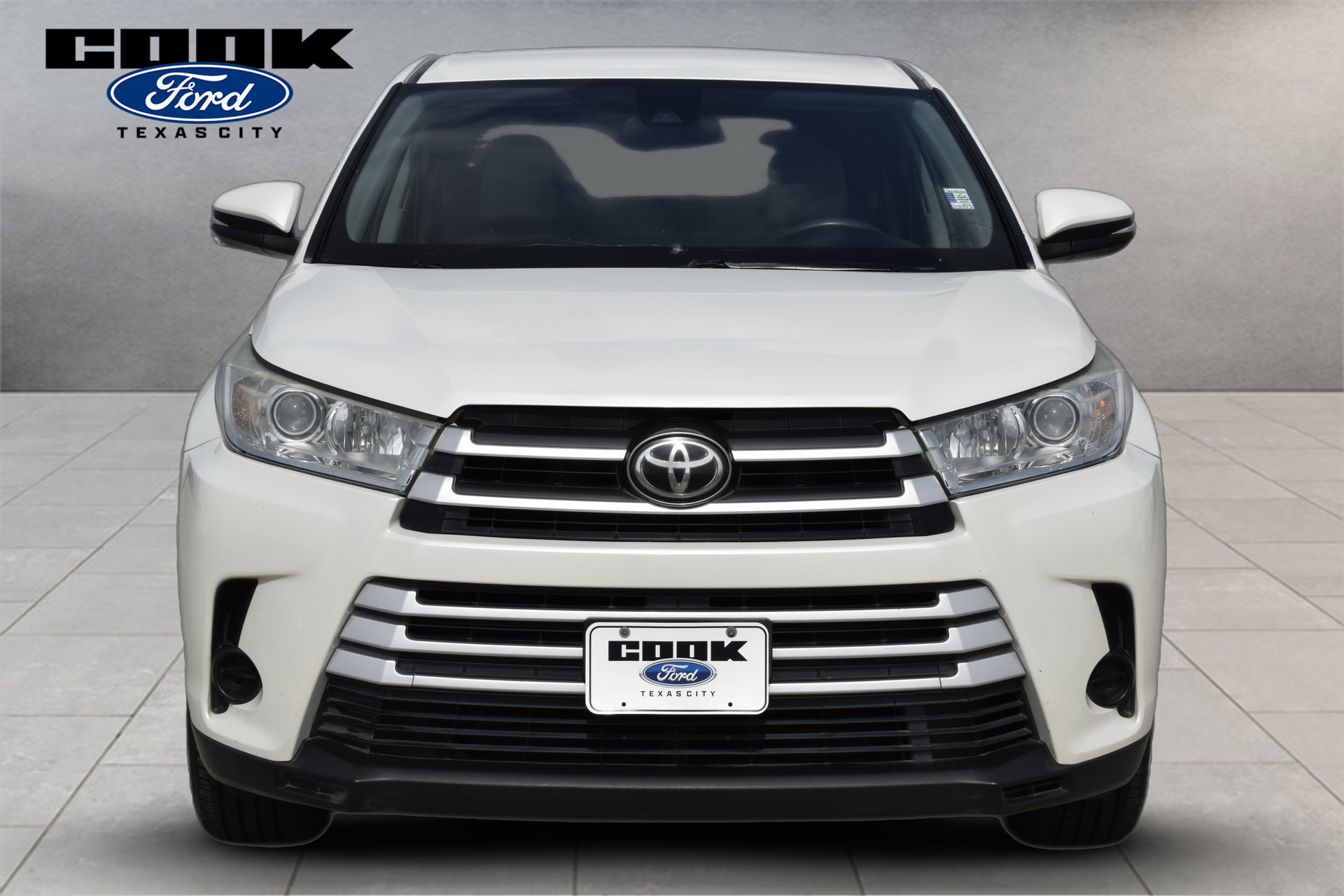 2019 Toyota Highlander LE White at Legacy Ford