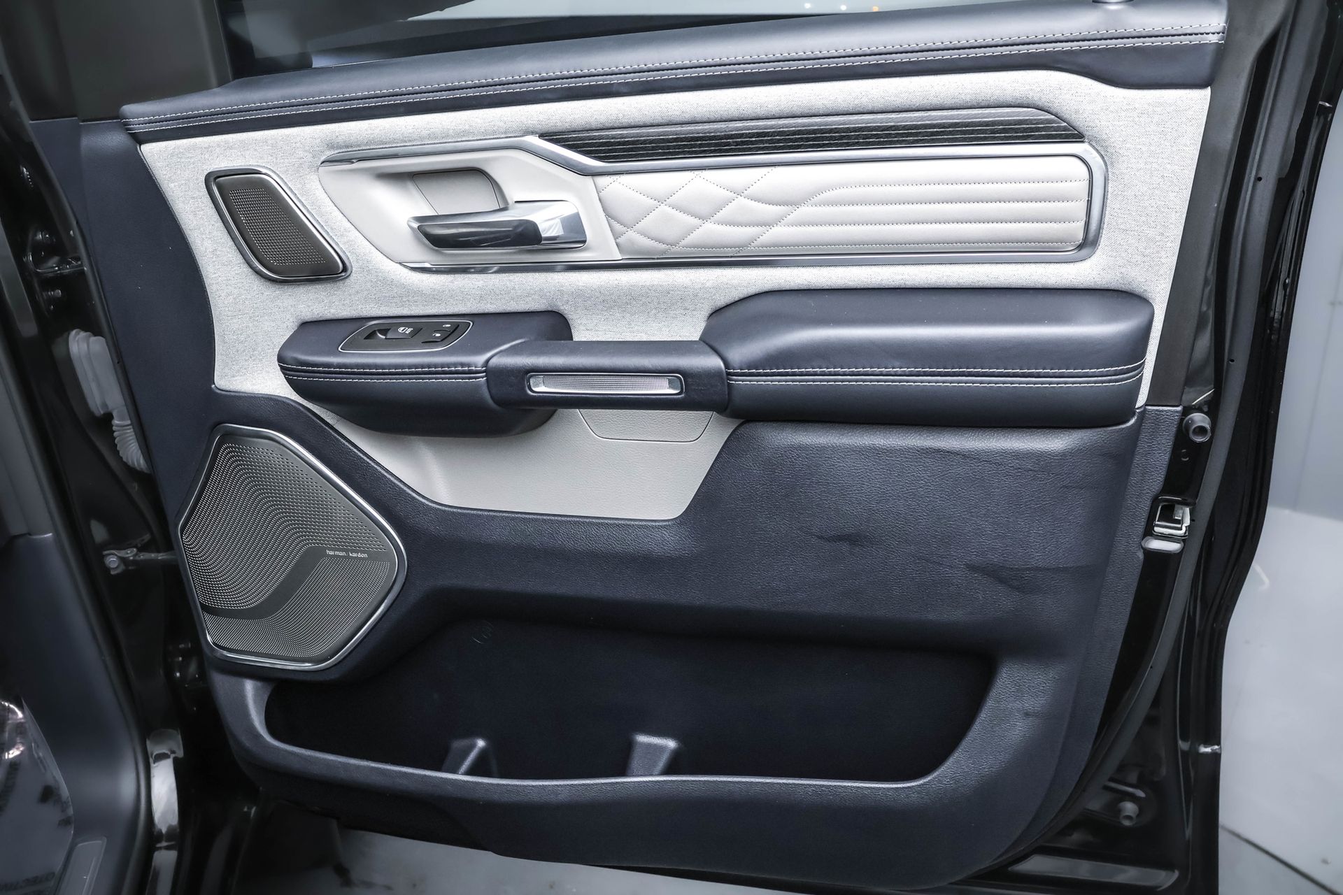 2023 RAM 1500 - Image 38