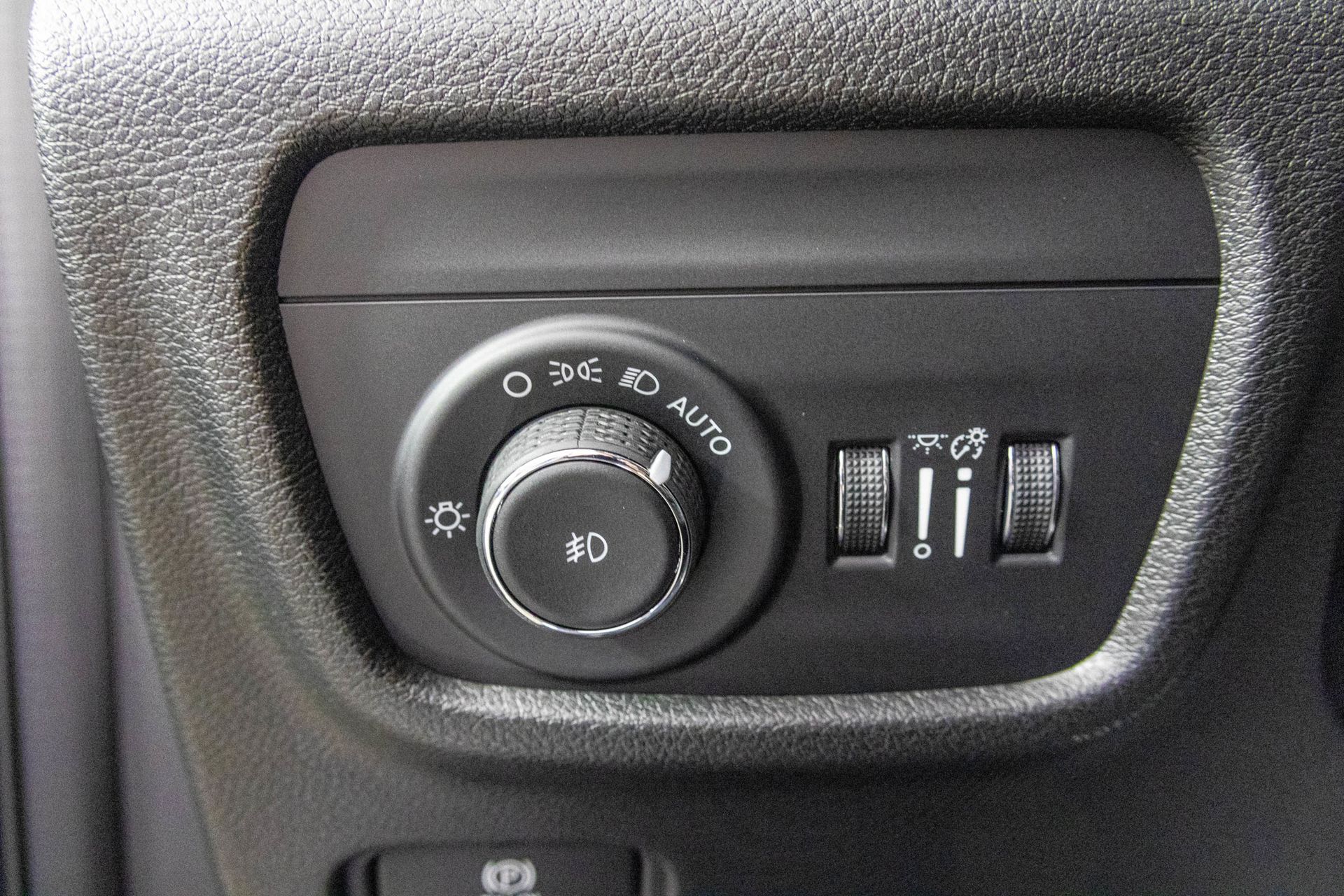 2025 JEEP GRAND CHEROKEE - Image 18