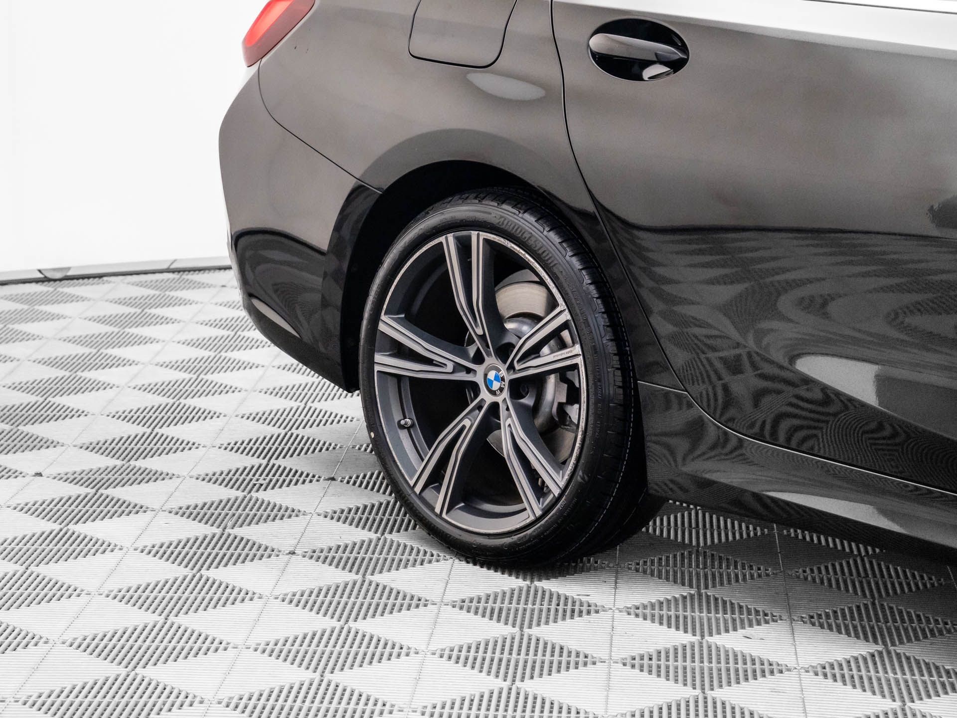 2022 BMW 3-Series 330i xDrive photo