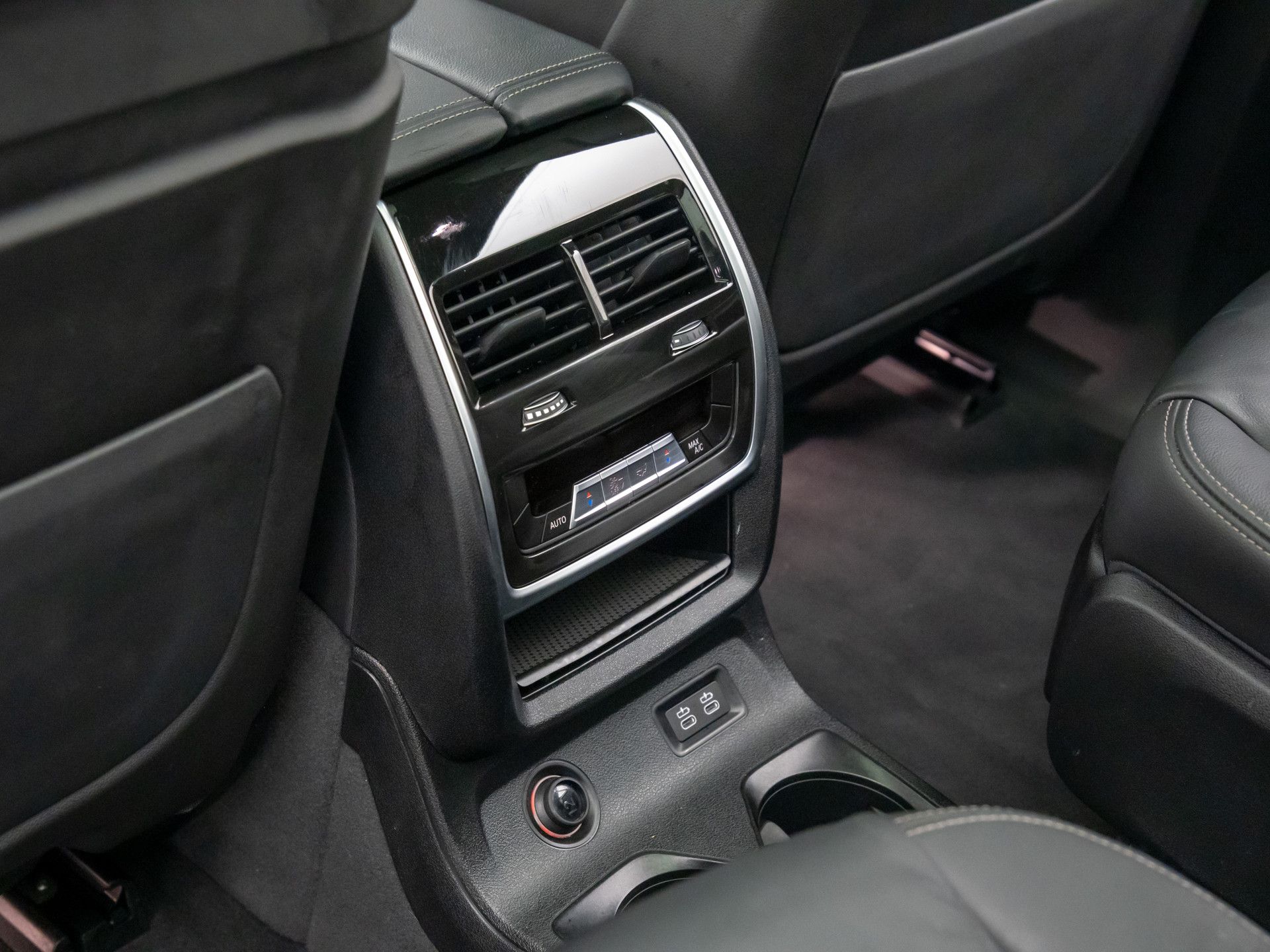 2022 BMW X7 M50i photo