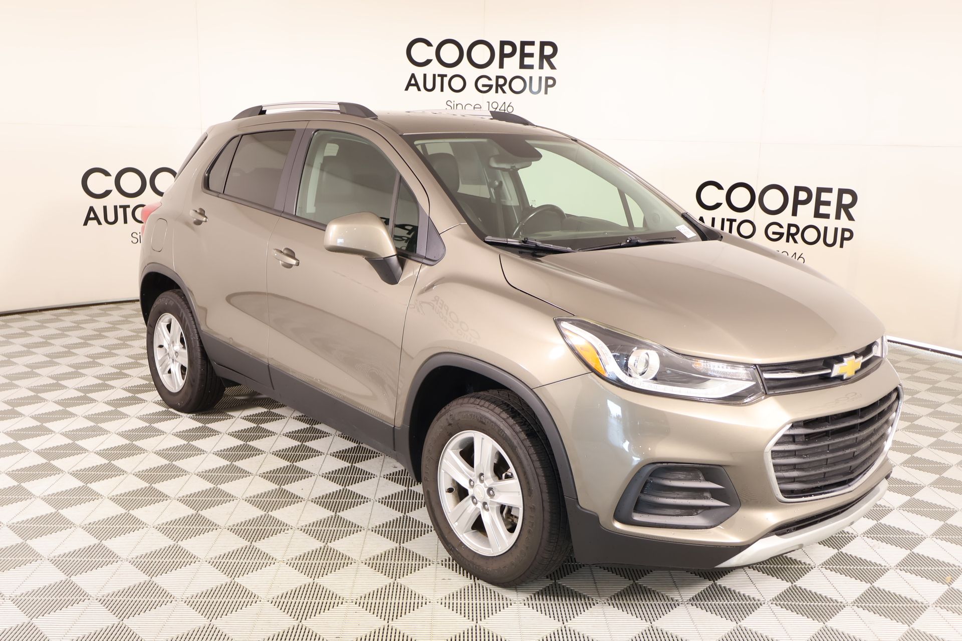 Stone Gray Metallic 2022 Chevrolet Trax LT AWD SUV / Crossover All-Wheel Drive 6-Speed Automatic