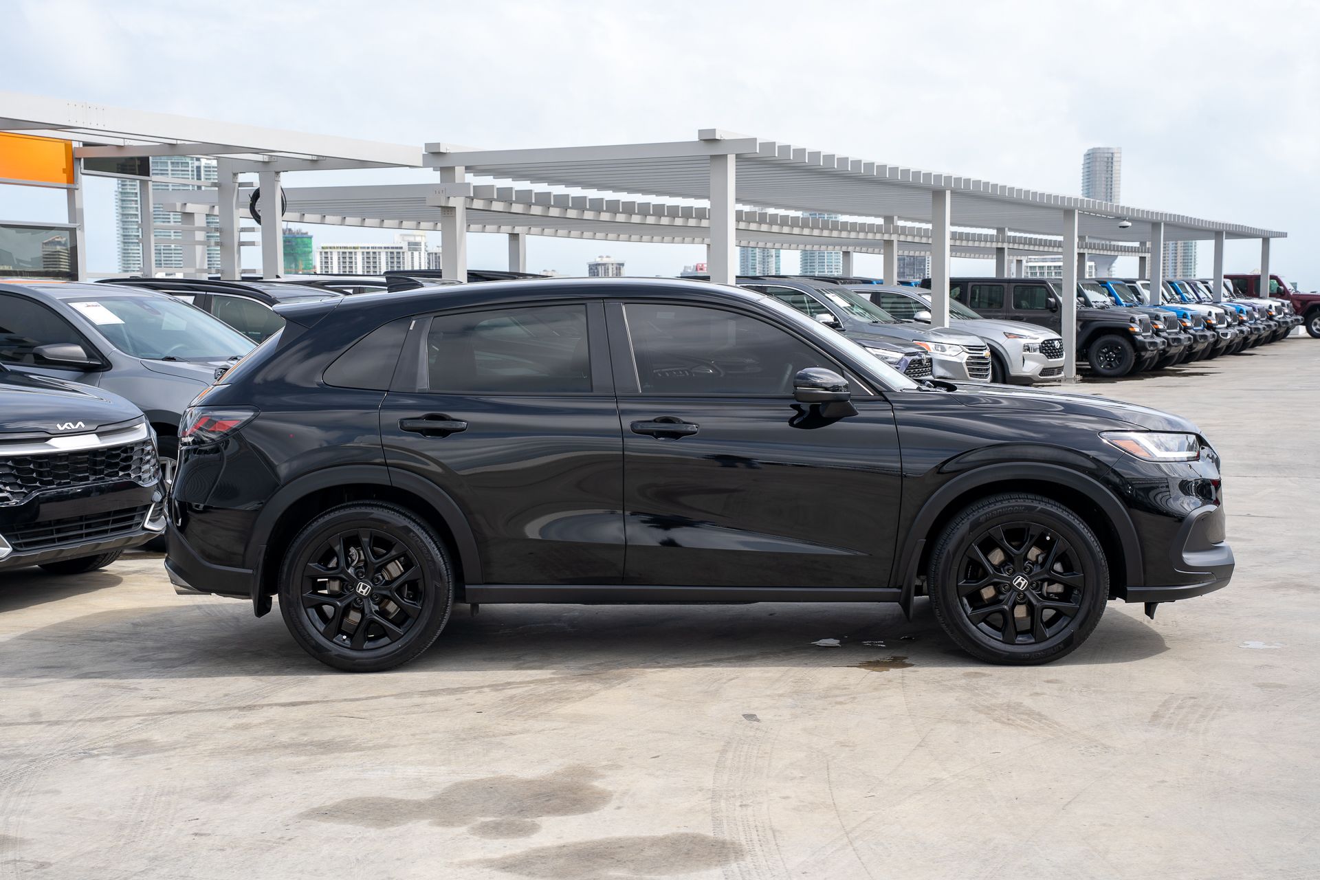 View vehicle photo 4